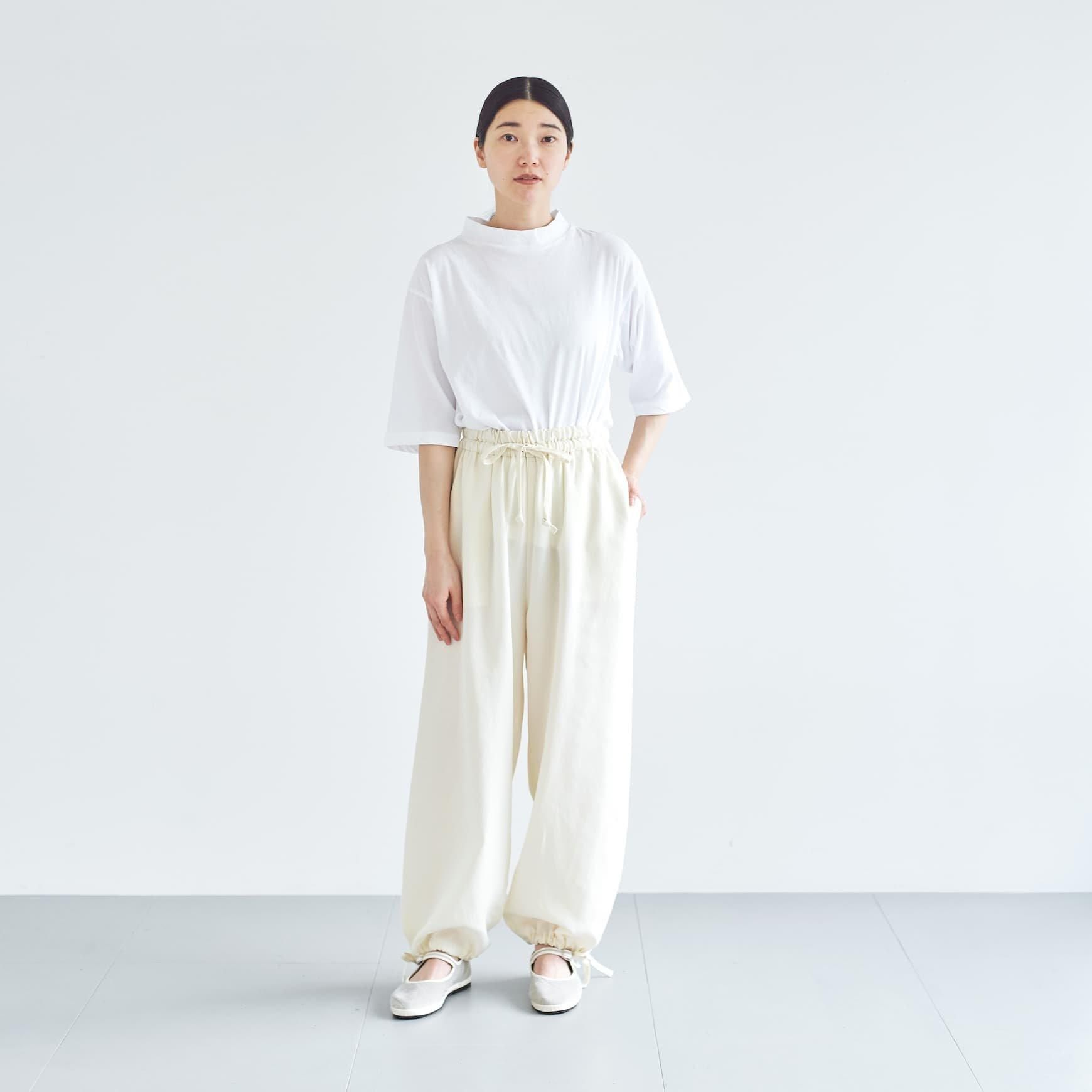 「CLASKA(クラスカ)」発のアパレルブランド「ata(アタ)」の pants 2. / アイボリー