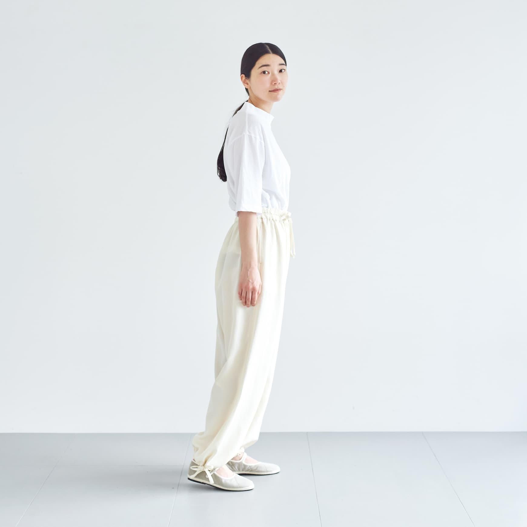 「CLASKA(クラスカ)」発のアパレルブランド「ata(アタ)」の pants 2. / アイボリー
