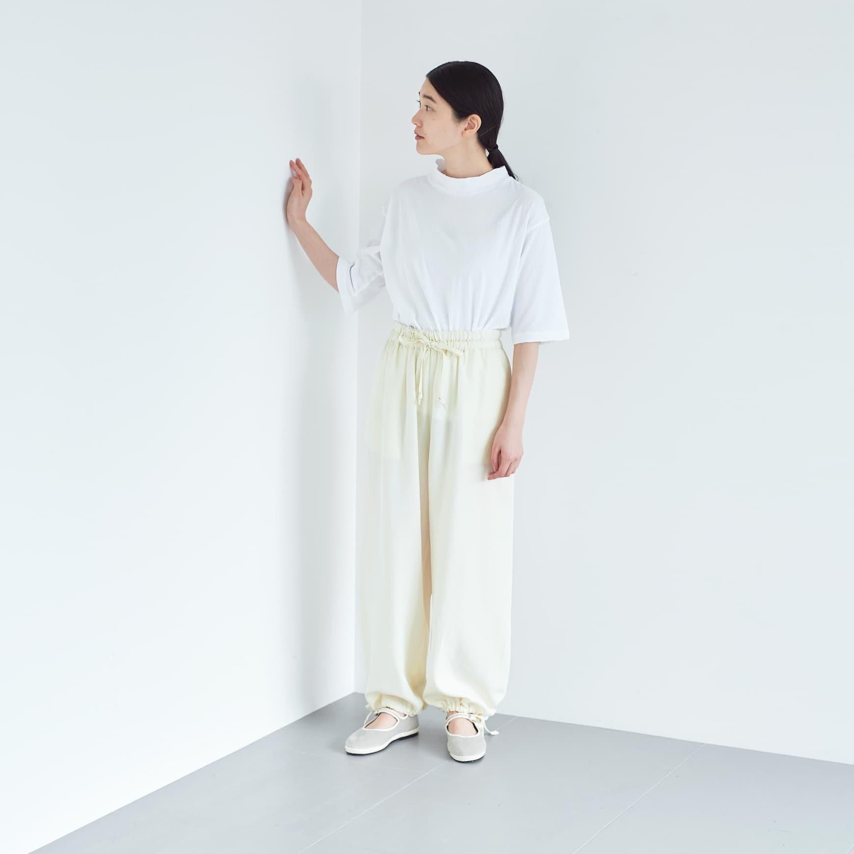 「CLASKA(クラスカ)」発のアパレルブランド「ata(アタ)」の pants 2. / アイボリー