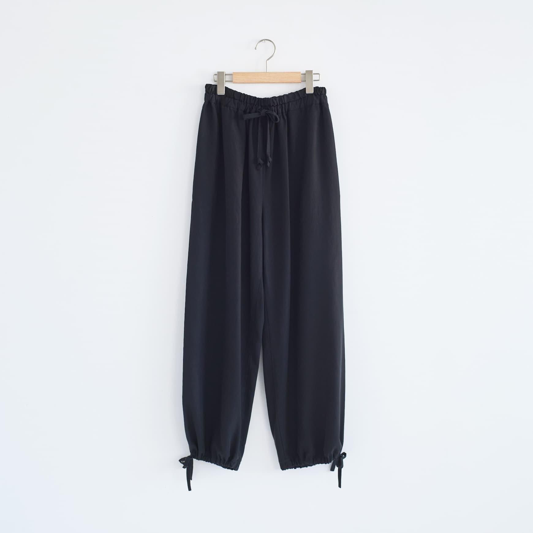 「CLASKA(クラスカ)」発のアパレルブランド「ata(アタ)」の pants 2. / ブラック
