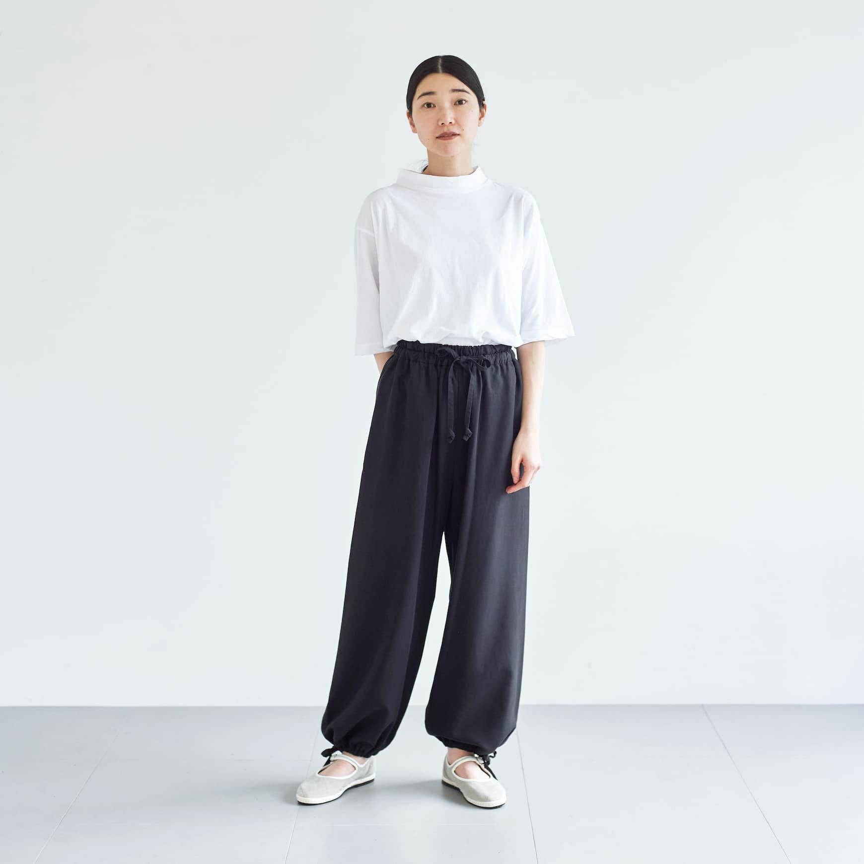 「CLASKA(クラスカ)」発のアパレルブランド「ata(アタ)」の pants 2. / ブラック