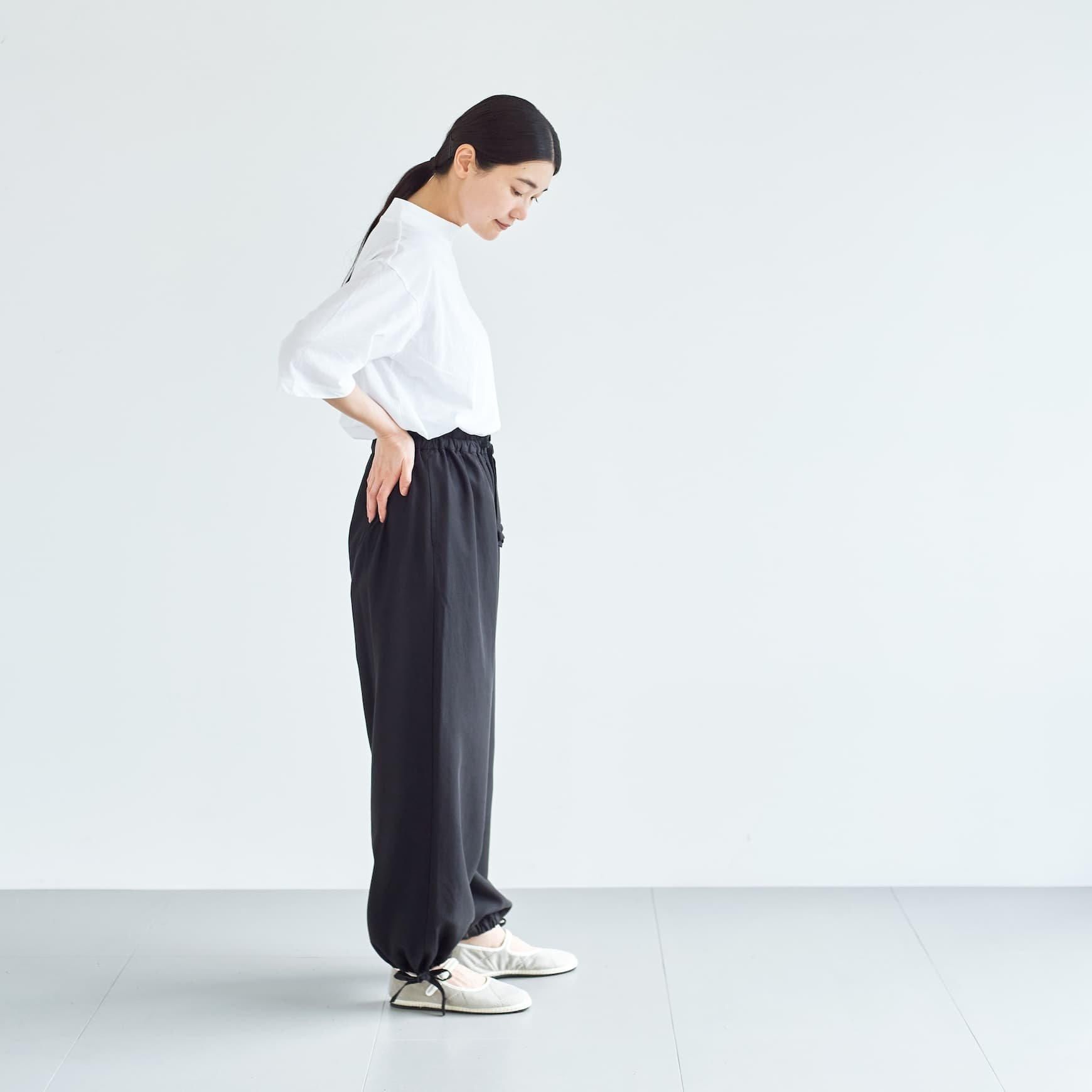 「CLASKA(クラスカ)」発のアパレルブランド「ata(アタ)」の pants 2. / ブラック