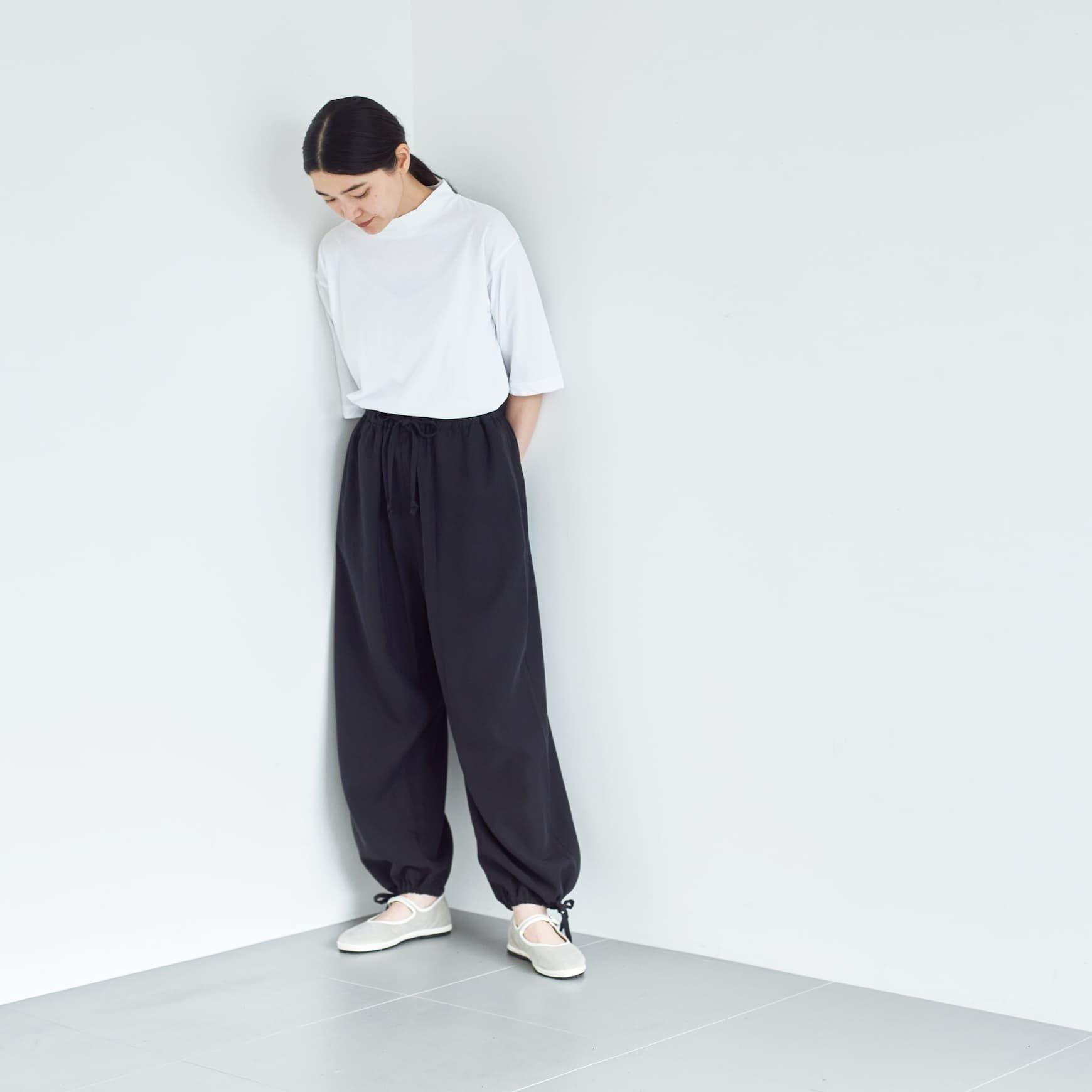 「CLASKA(クラスカ)」発のアパレルブランド「ata(アタ)」の pants 2. / ブラック
