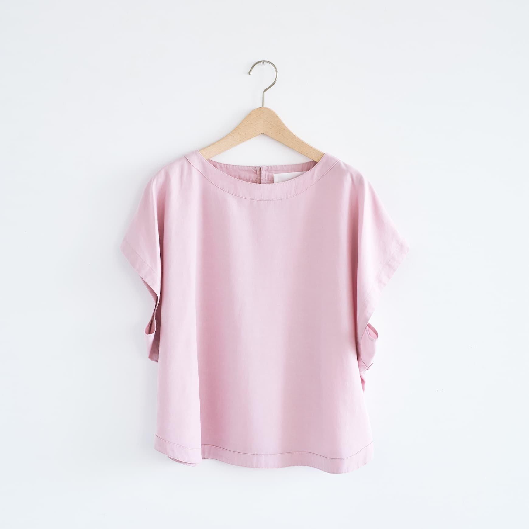 「CLASKA(クラスカ)」発のアパレルブランド「ata(アタ)」の blouse.1 / ピンク