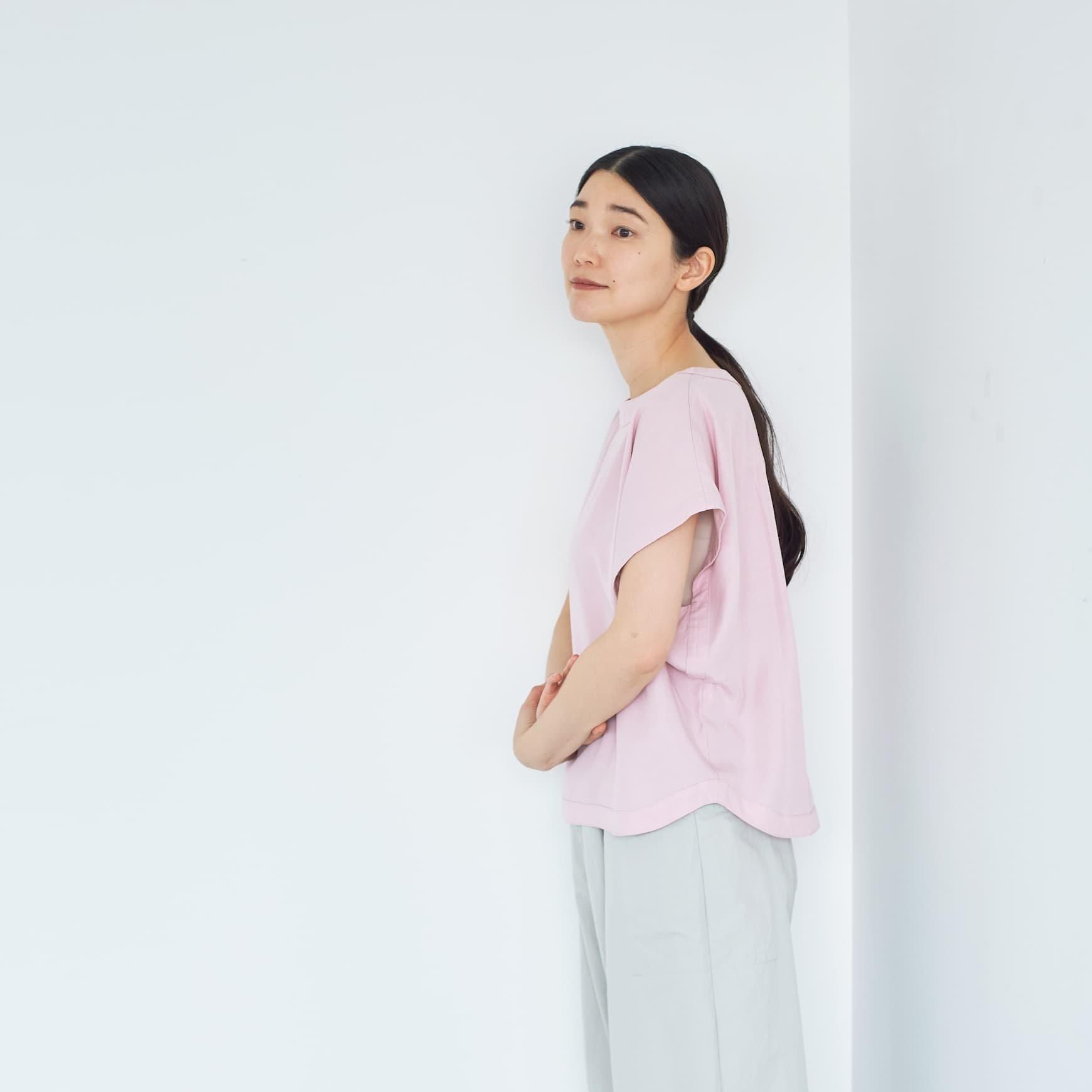 「CLASKA(クラスカ)」発のアパレルブランド「ata(アタ)」の blouse.1 / ピンク