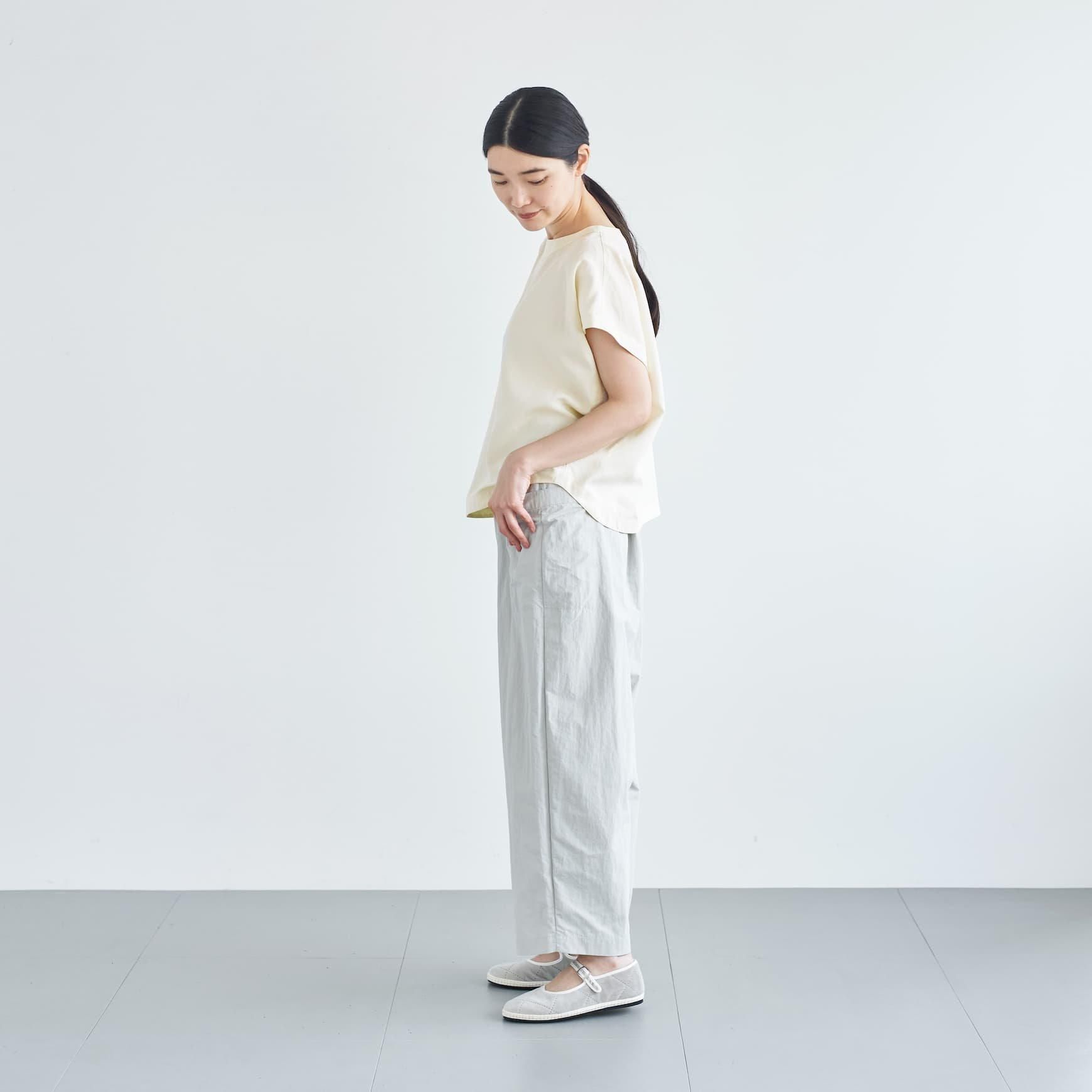「CLASKA(クラスカ)」発のアパレルブランド「ata(アタ)」の blouse.1 / アイボリー