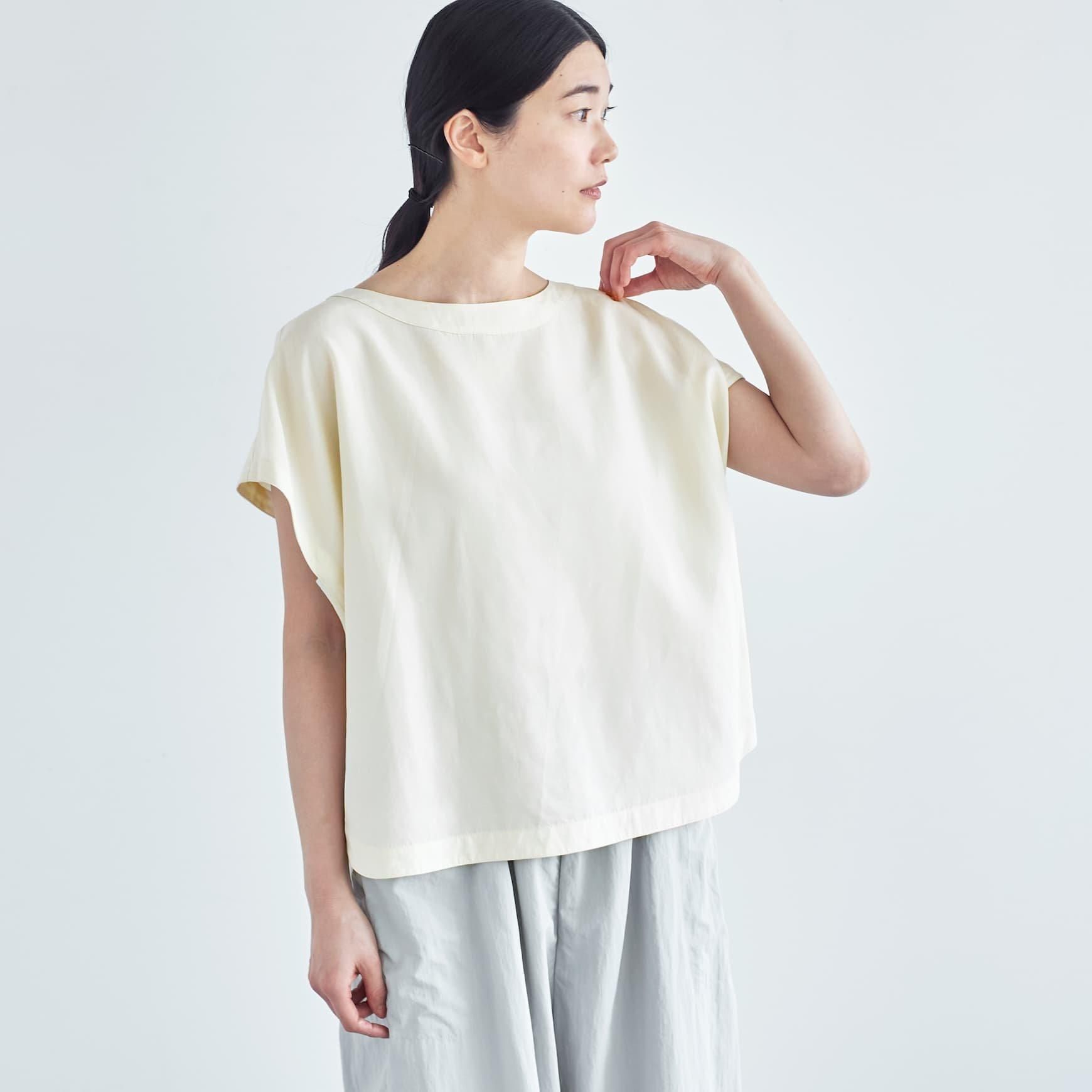 「CLASKA(クラスカ)」発のアパレルブランド「ata(アタ)」の blouse.1 / アイボリー