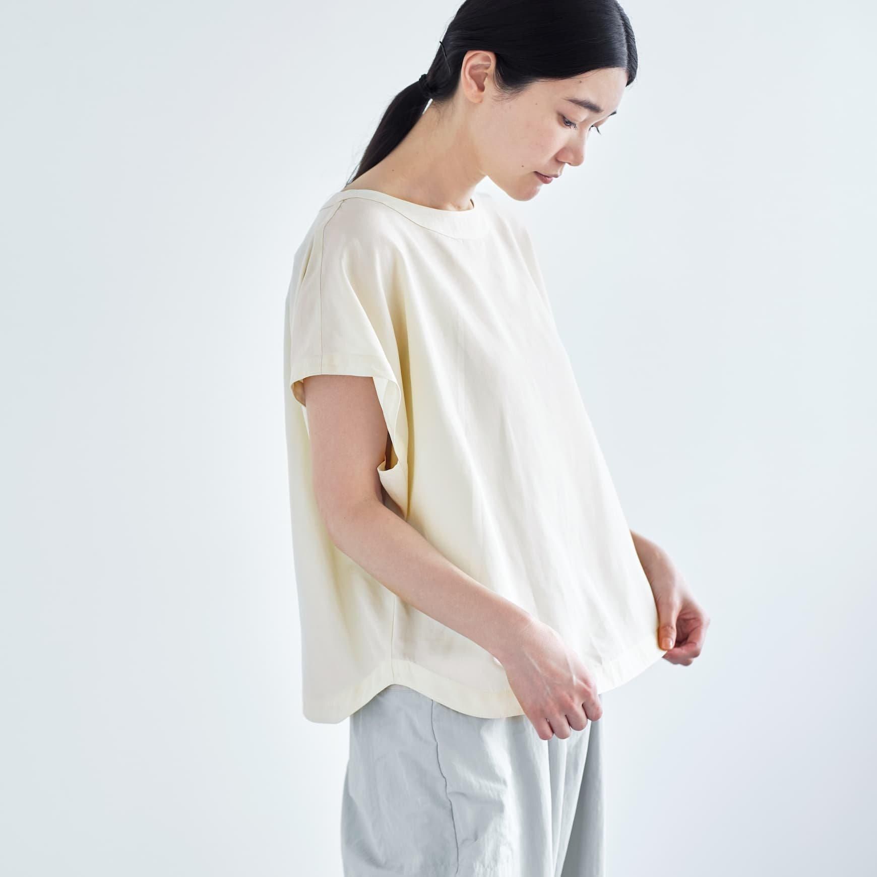 「CLASKA(クラスカ)」発のアパレルブランド「ata(アタ)」の blouse.1 / アイボリー