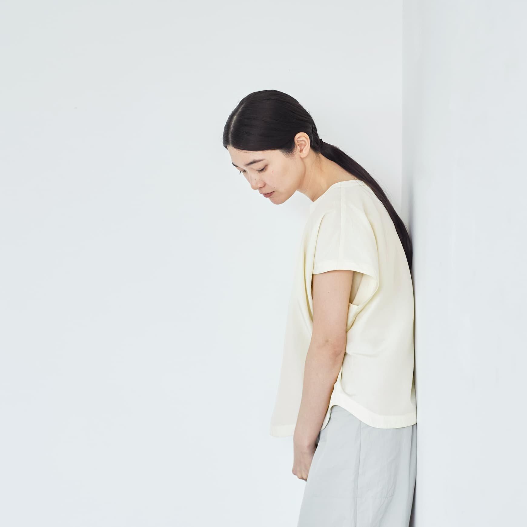 「CLASKA(クラスカ)」発のアパレルブランド「ata(アタ)」の blouse.1 / アイボリー