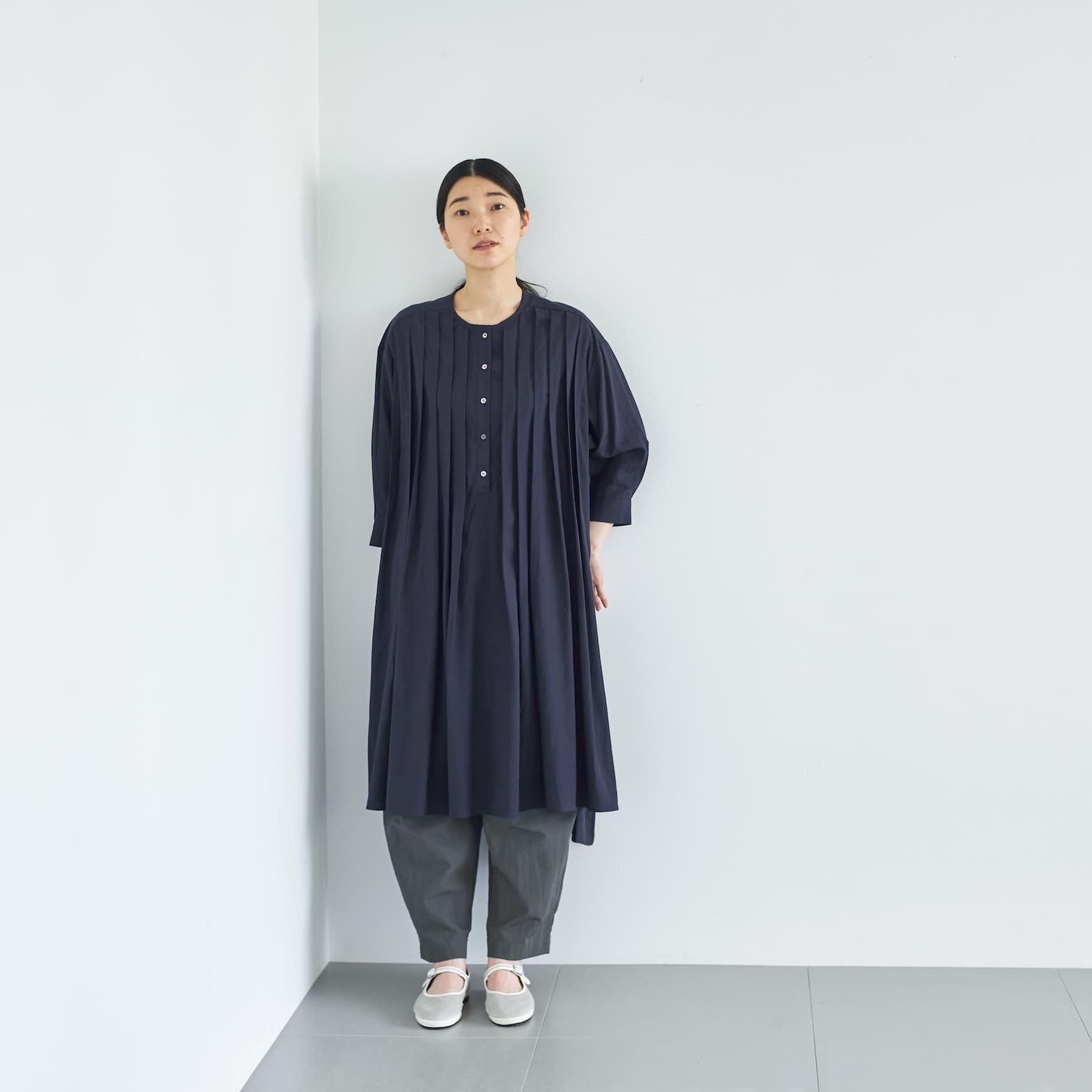 「CLASKA(クラスカ)」発のアパレルブランド「ata(アタ)」の one oiece 2. / ネイビー