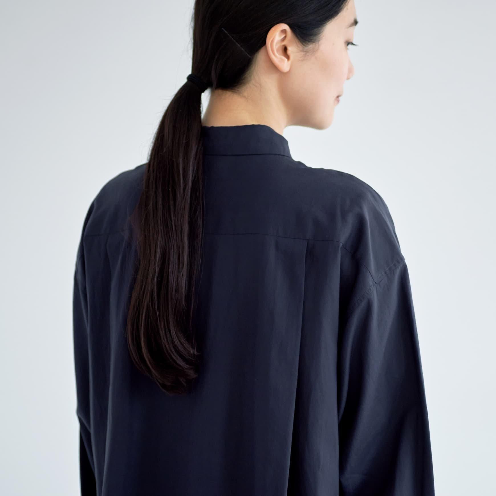 「CLASKA(クラスカ)」発のアパレルブランド「ata(アタ)」の shirts 1. / ネイビー