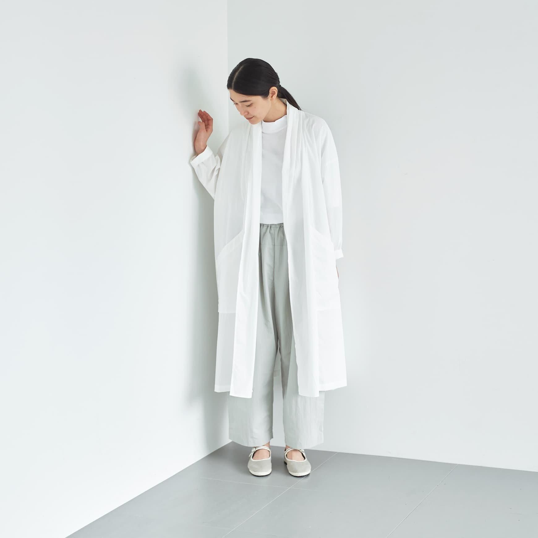 「CLASKA(クラスカ)」発のアパレルブランド「ata(アタ)」の robe 2. / ホワイト