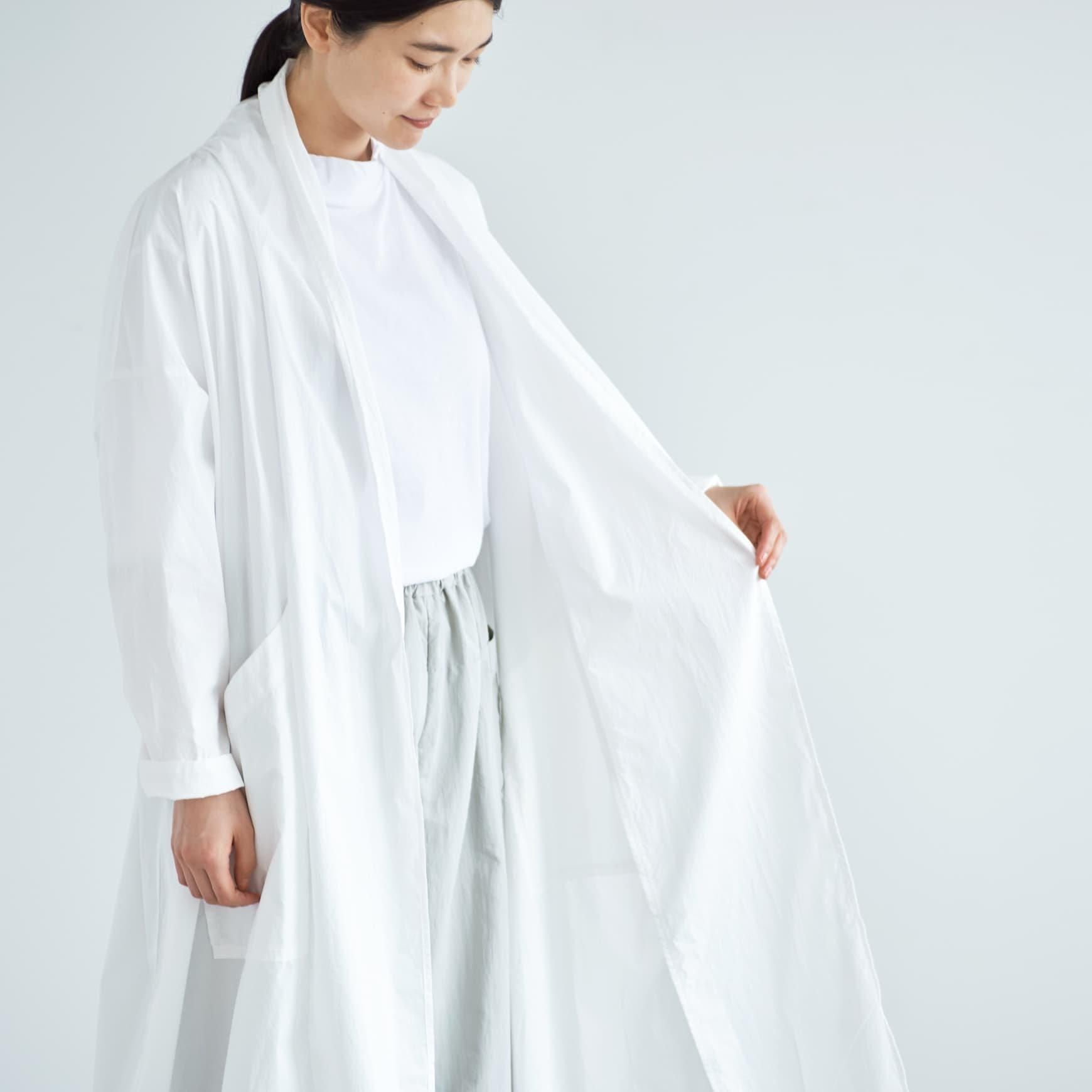 「CLASKA(クラスカ)」発のアパレルブランド「ata(アタ)」の robe 2. / ホワイト