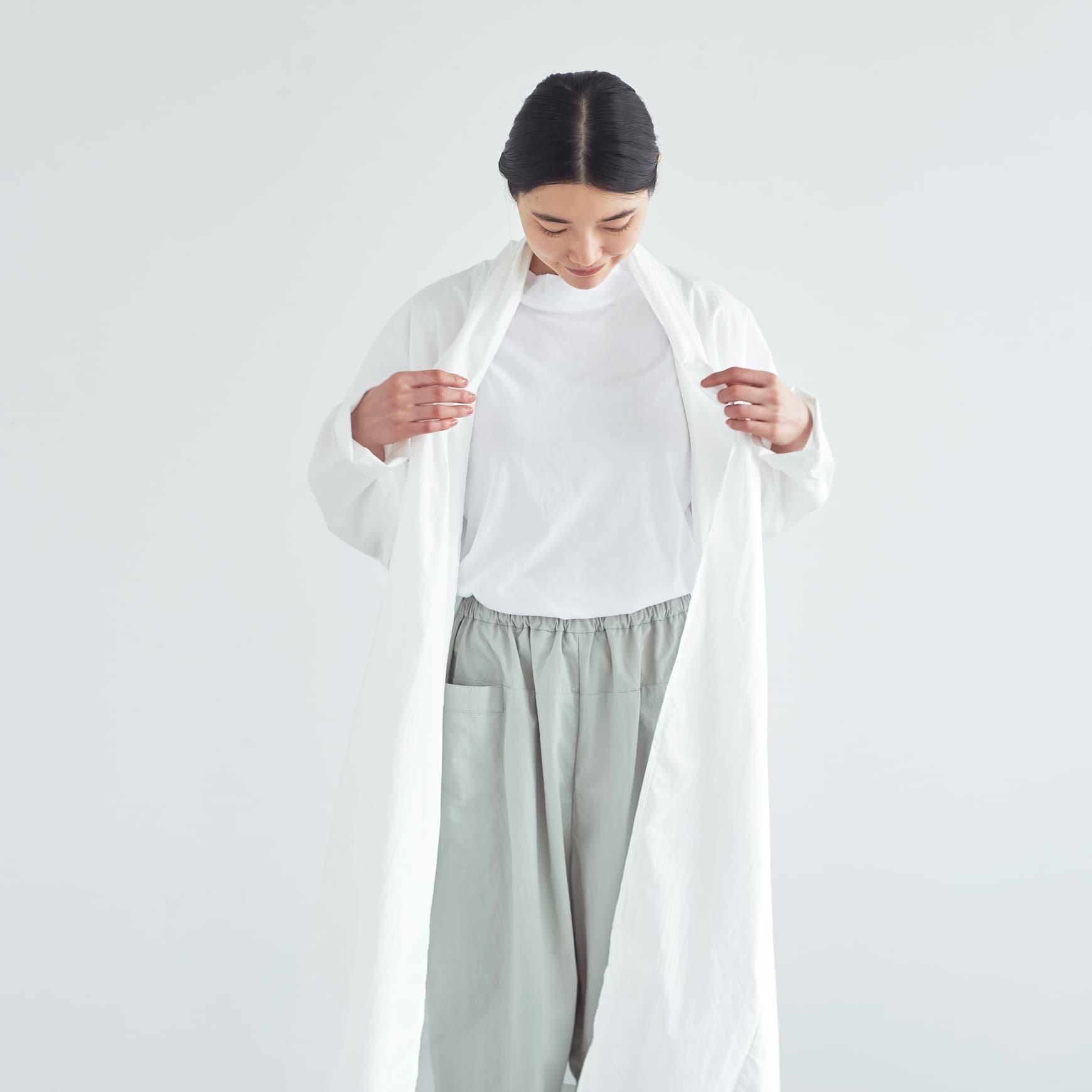 「CLASKA(クラスカ)」発のアパレルブランド「ata(アタ)」の robe 2. / ホワイト