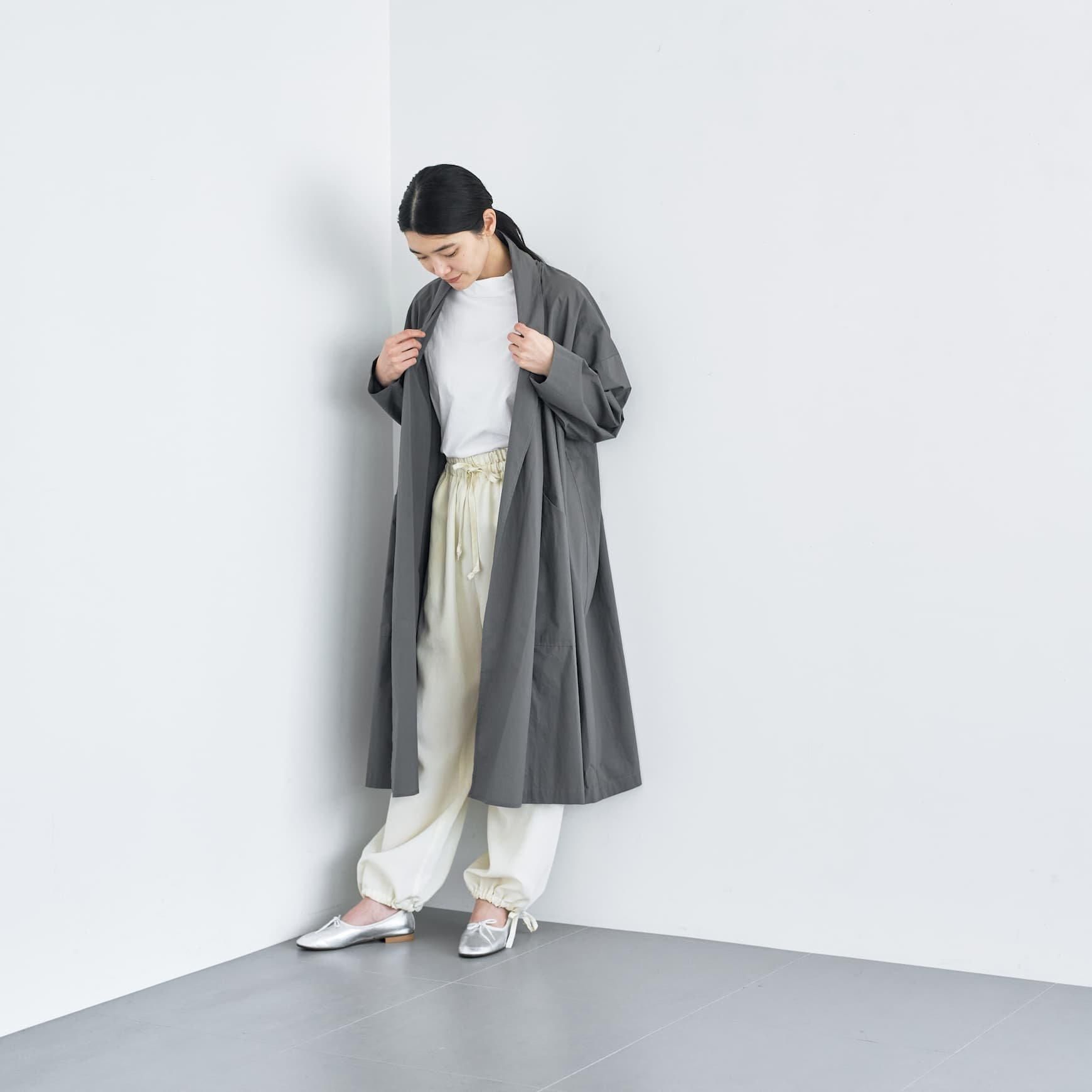 「CLASKA(クラスカ)」発のアパレルブランド「ata(アタ)」の robe 2. / グレー