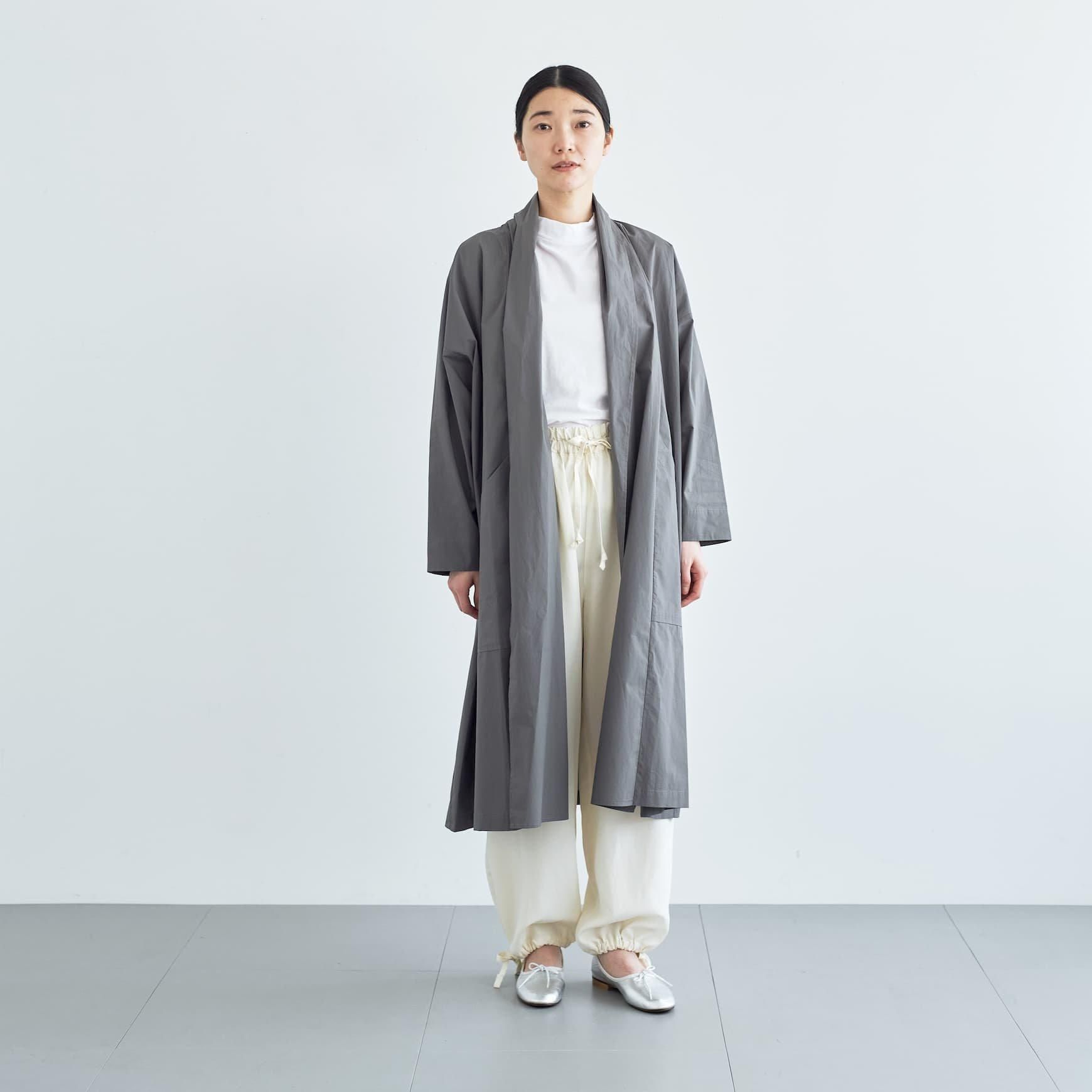 「CLASKA(クラスカ)」発のアパレルブランド「ata(アタ)」の robe 2. / グレー