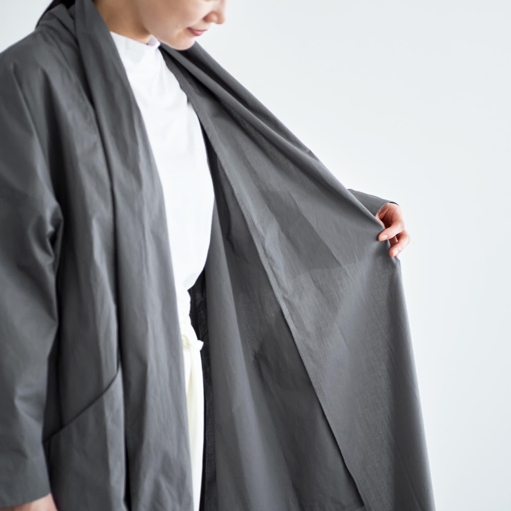 「CLASKA(クラスカ)」発のアパレルブランド「ata(アタ)」の robe 2. / グレー