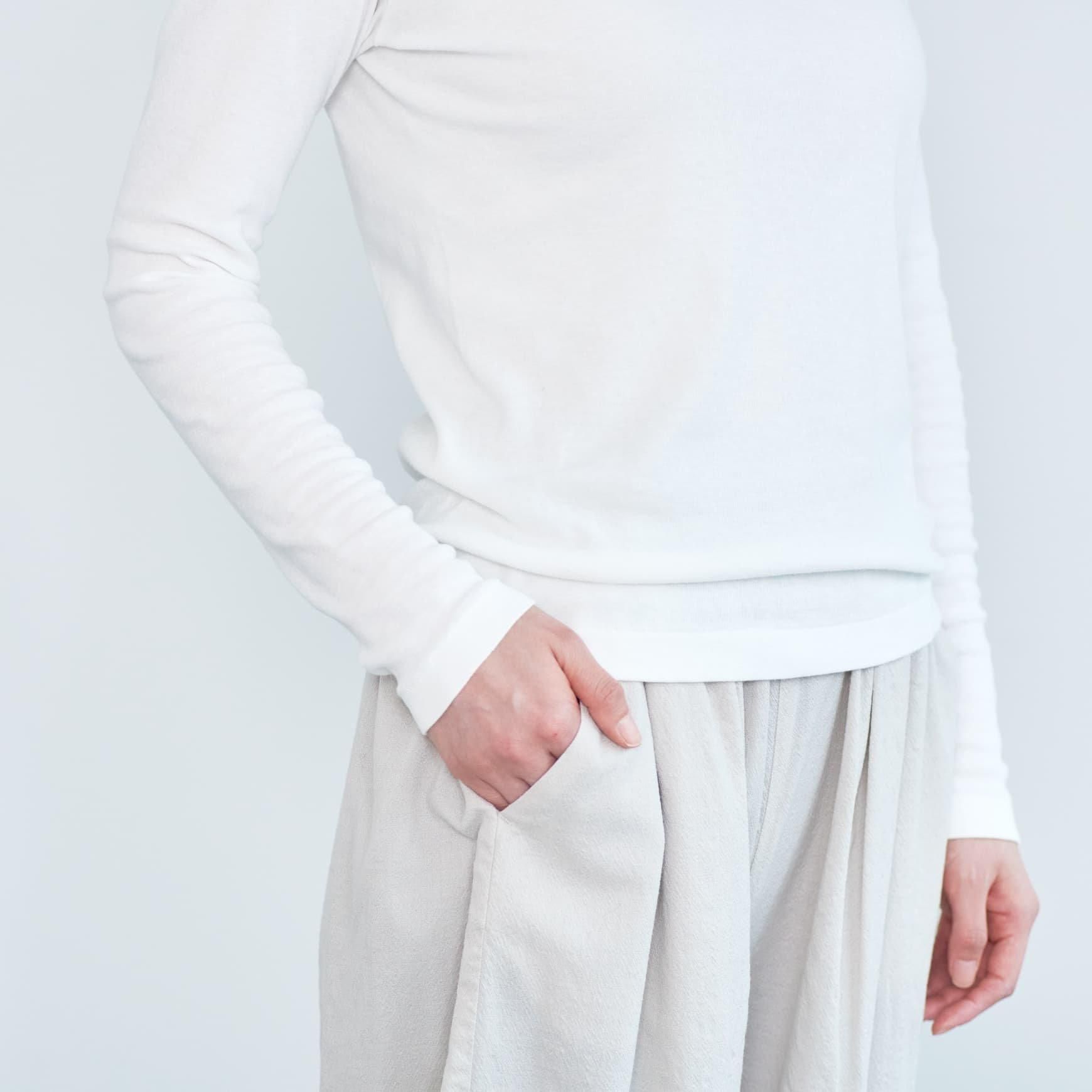 「CLASKA(クラスカ)」発のアパレルブランド「HAU(ハウ)」のtops