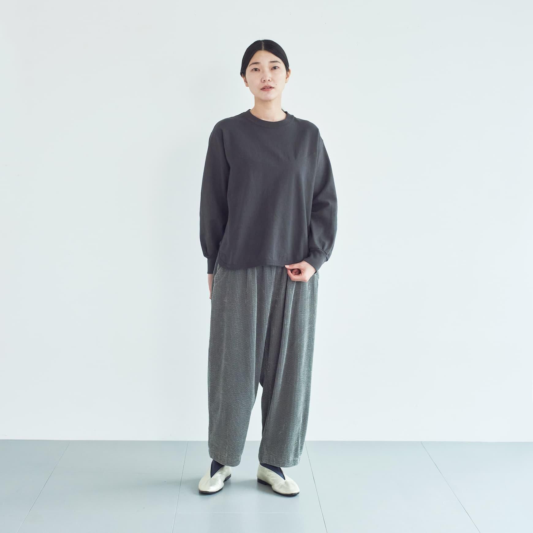 「CLASKA(クラスカ)」発のアパレルブランド「HAU(ハウ)」のtops