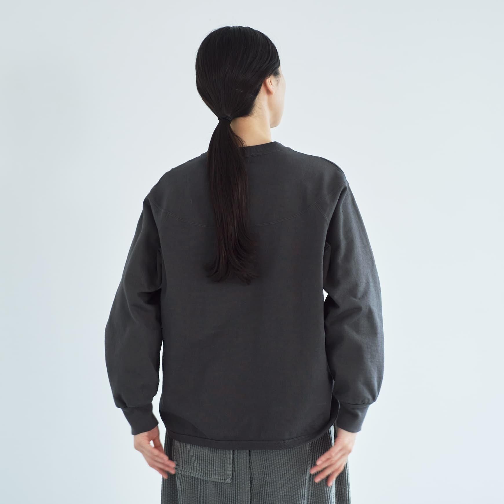 「CLASKA(クラスカ)」発のアパレルブランド「HAU(ハウ)」のtops