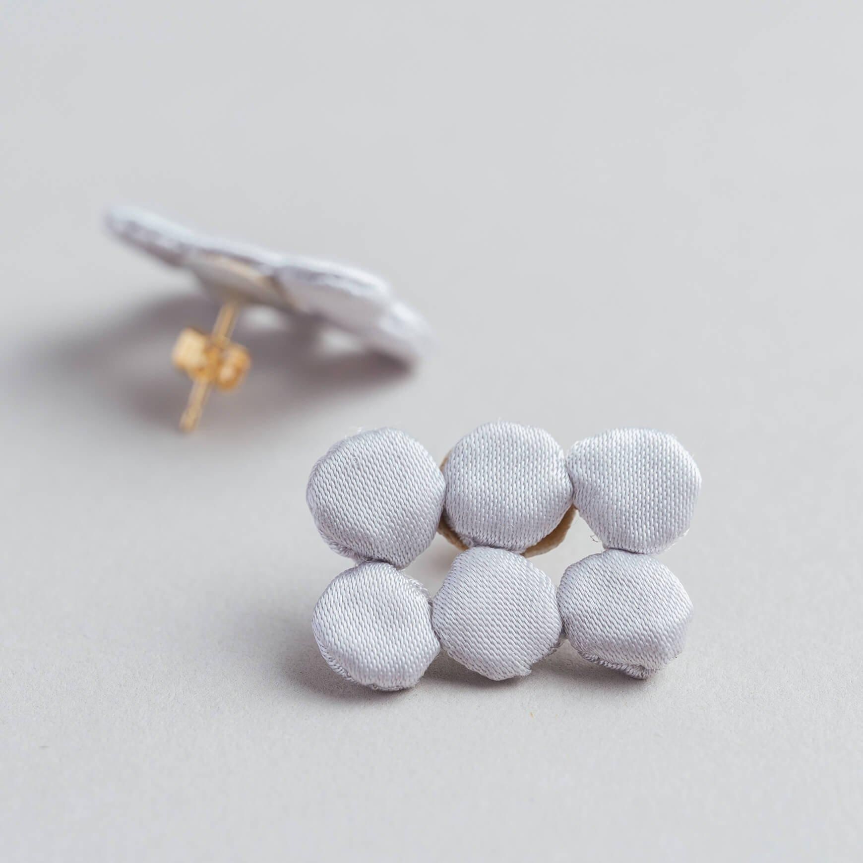 「gungulparman(グングルパーマン)」の Uneven drops(6×2)(ピアス / イヤリング) シルバー