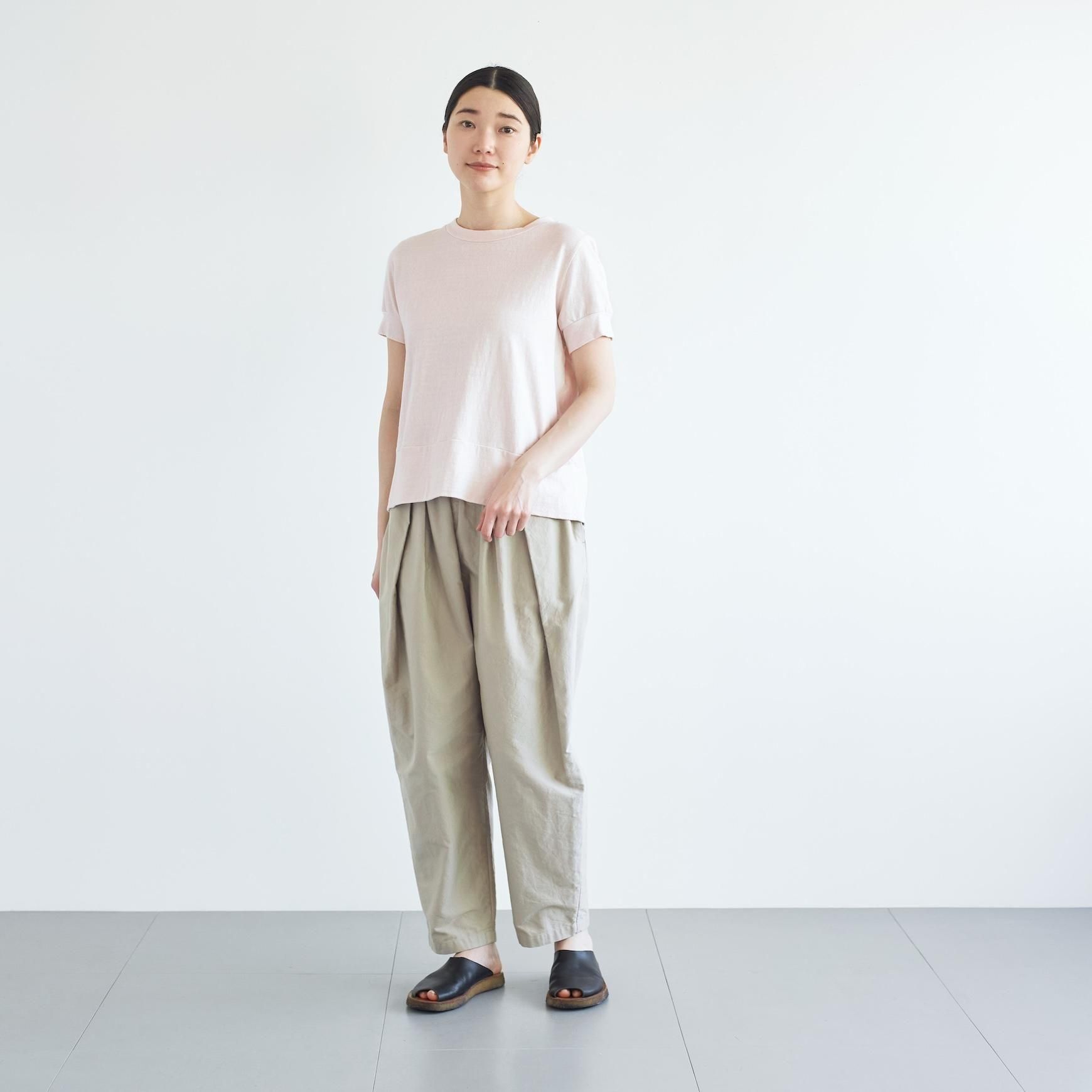 「CLASKA(クラスカ)」発のアパレルブランド「HAU(ハウ)」のtops