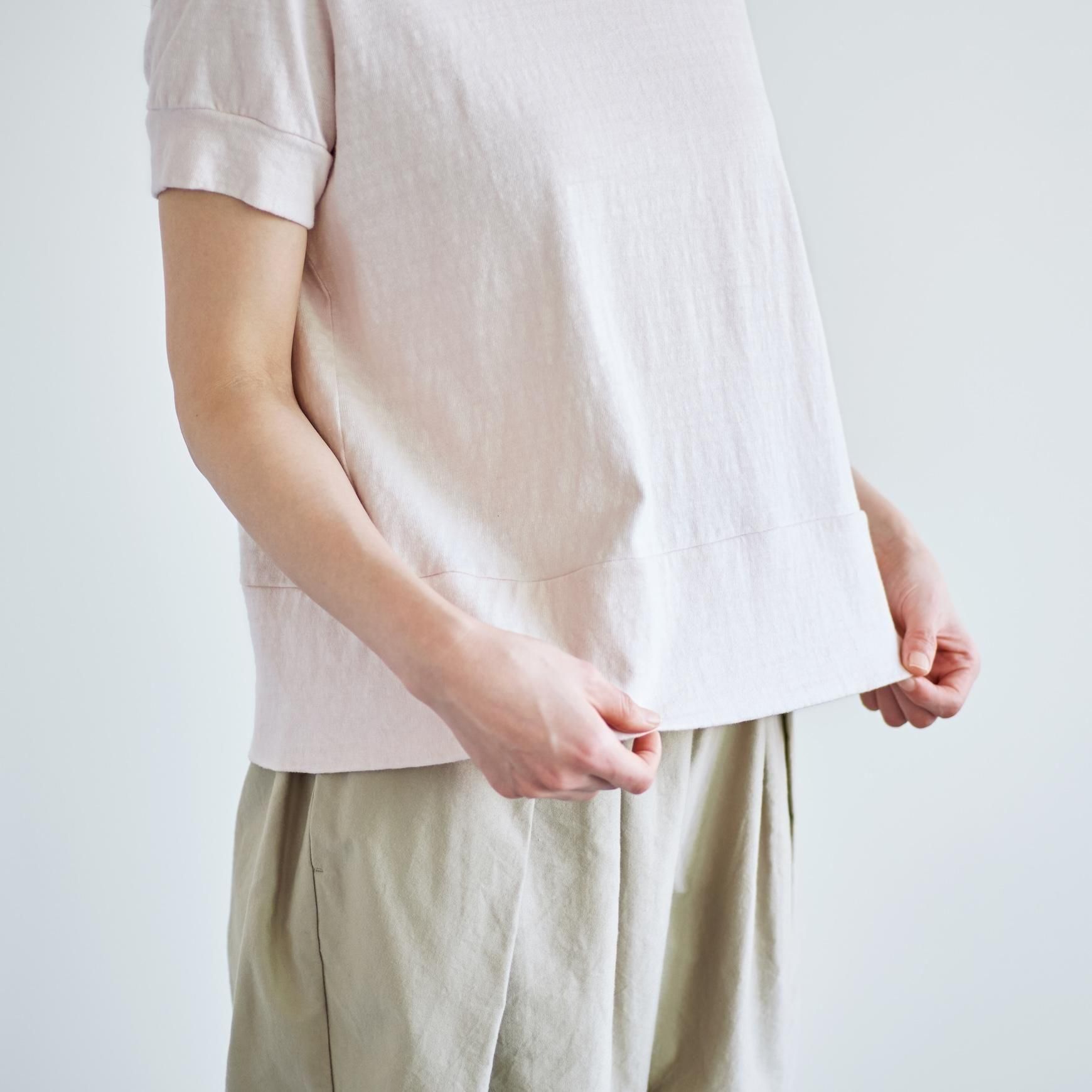 「CLASKA(クラスカ)」発のアパレルブランド「HAU(ハウ)」のtops