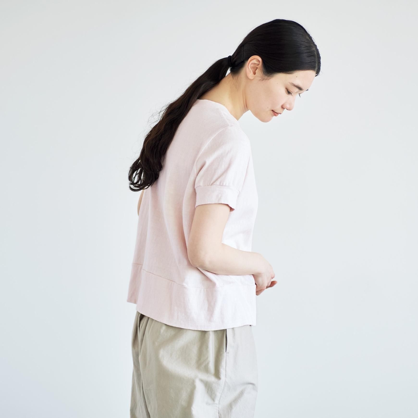 「CLASKA(クラスカ)」発のアパレルブランド「HAU(ハウ)」のtops