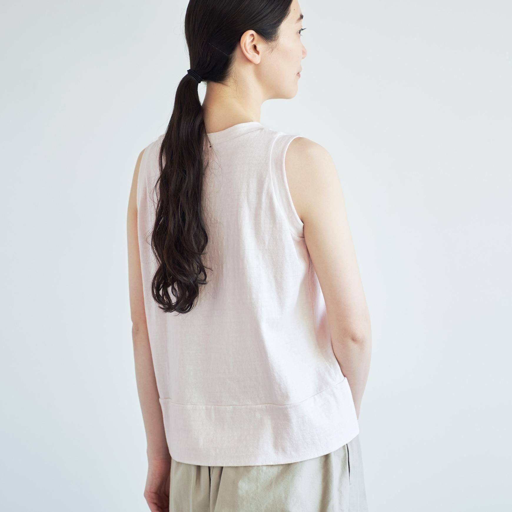 「CLASKA(クラスカ)」発のアパレルブランド「HAU(ハウ)」のno sleeve