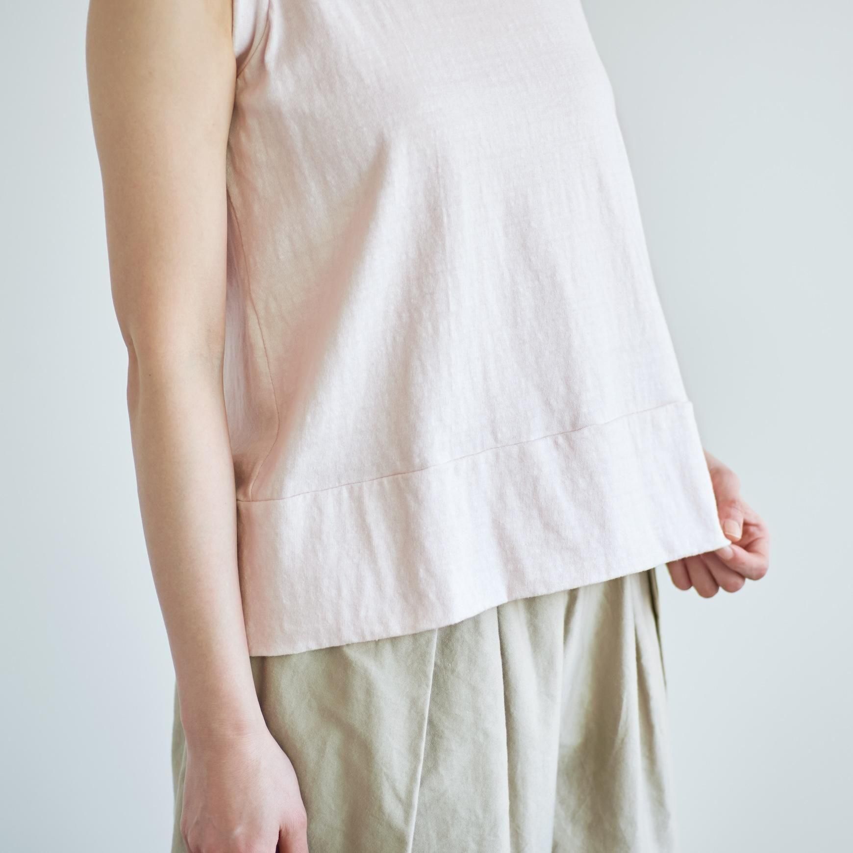 「CLASKA(クラスカ)」発のアパレルブランド「HAU(ハウ)」のno sleeve