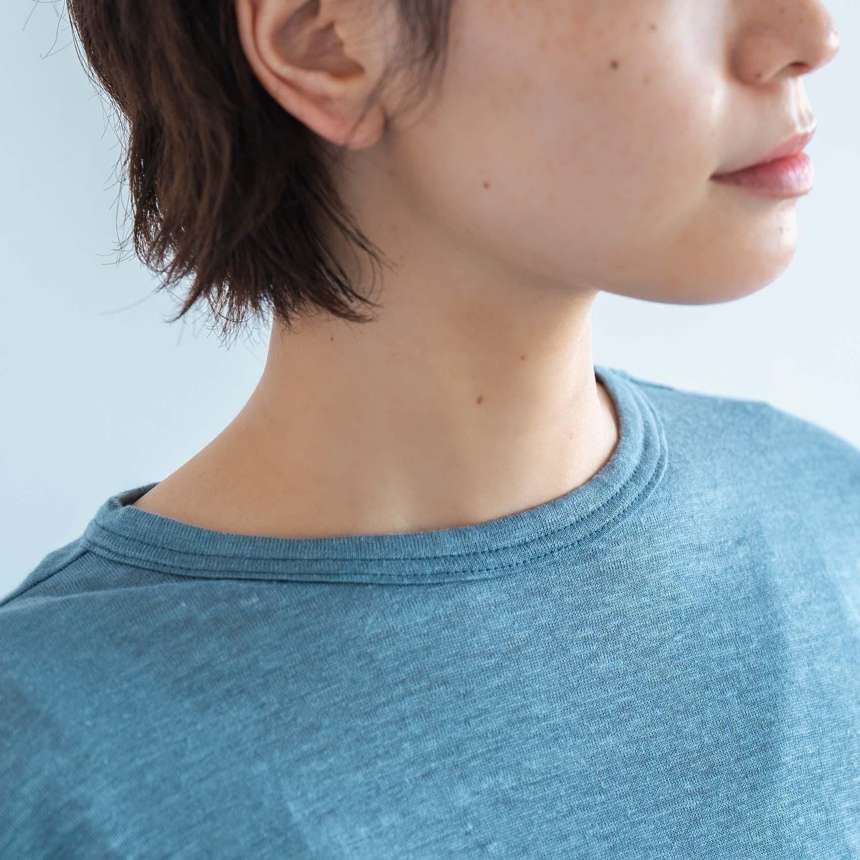 「CLASKA(クラスカ)」のリネン100Tシャツ<ドレープ>