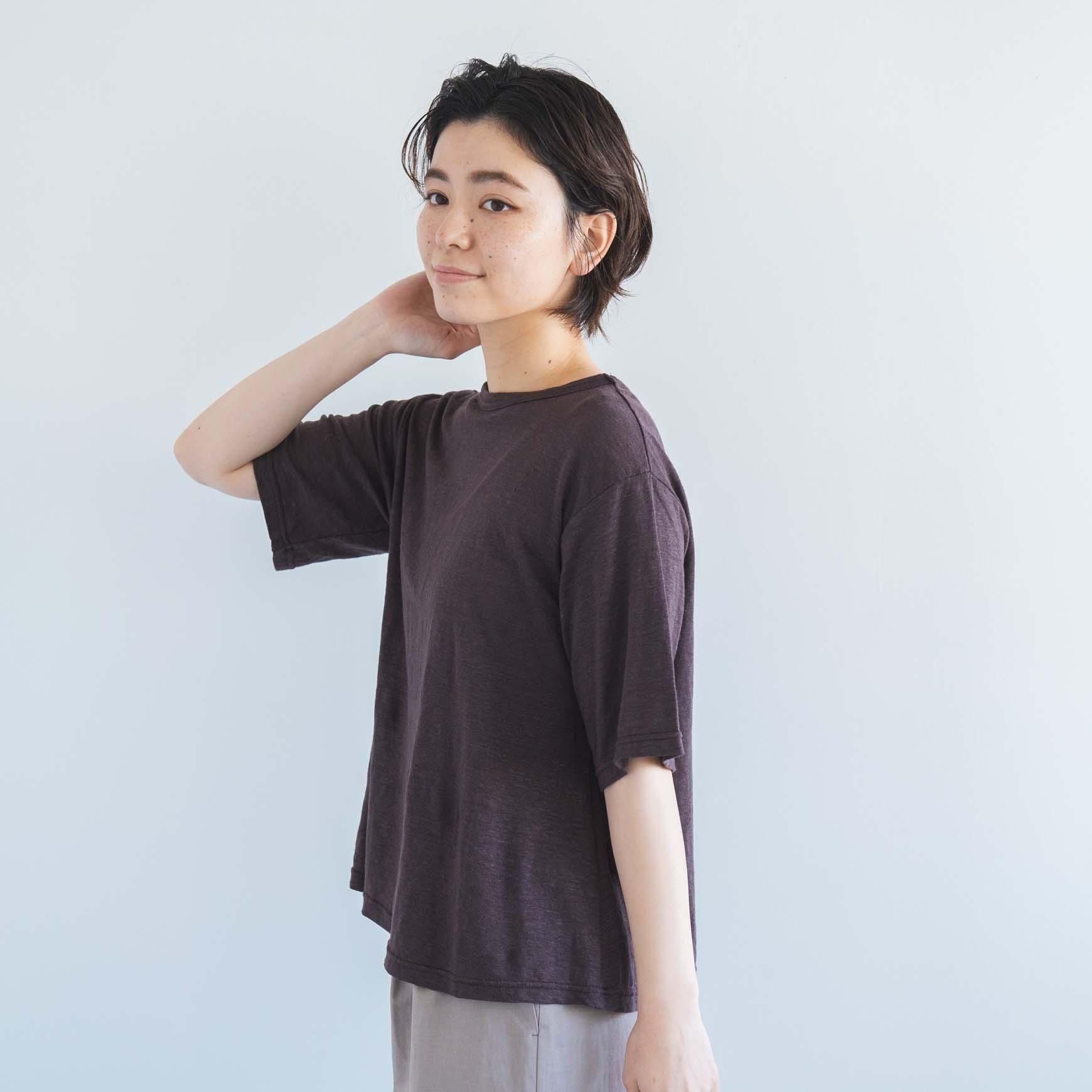 「CLASKA(クラスカ)」のリネン100Tシャツ<ドレープ>