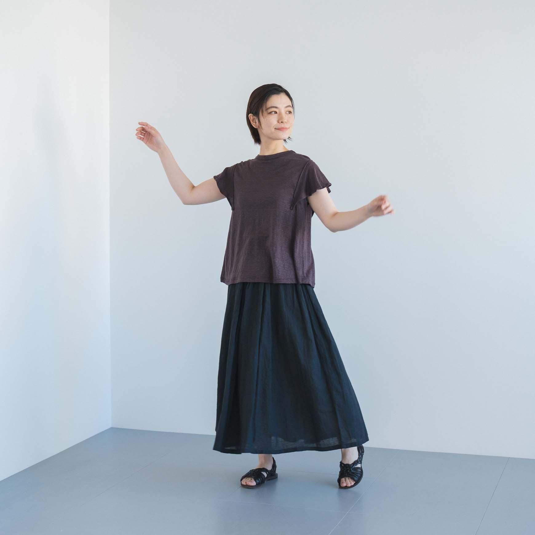 「CLASKA(クラスカ)」の リネン100Tシャツ<フリル> / 2025