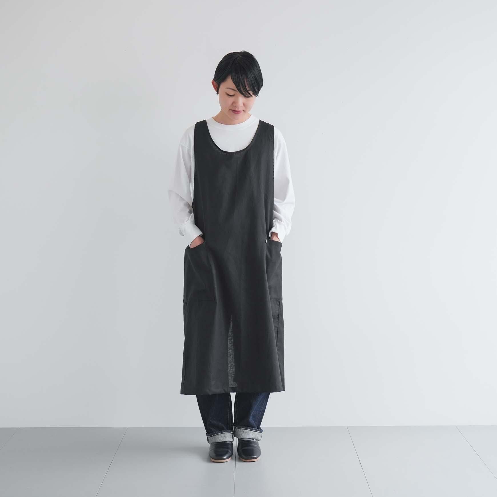 「CLASKA(クラスカ)」による APRON BACK CROSS