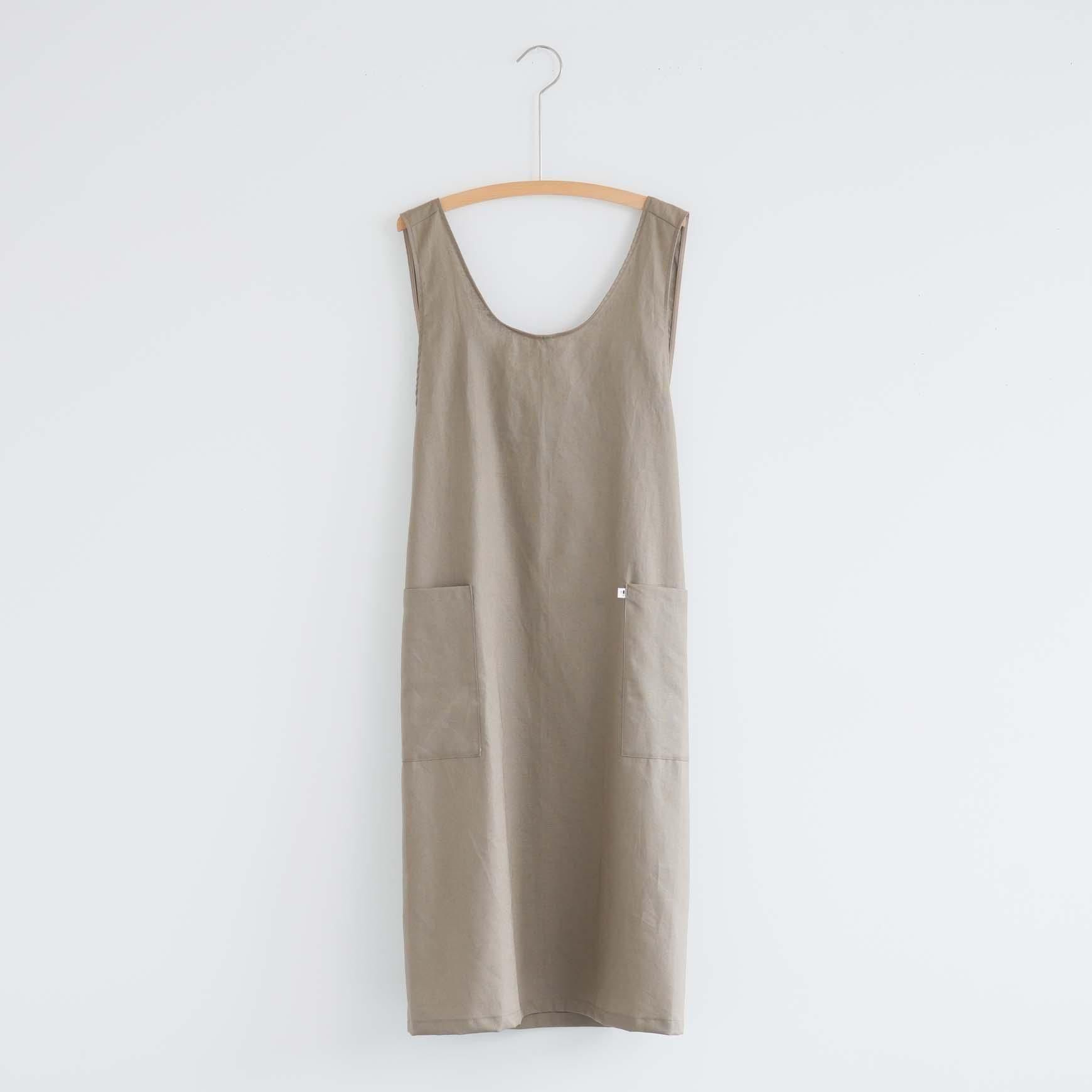 「CLASKA(クラスカ)」による APRON BACK CROSS