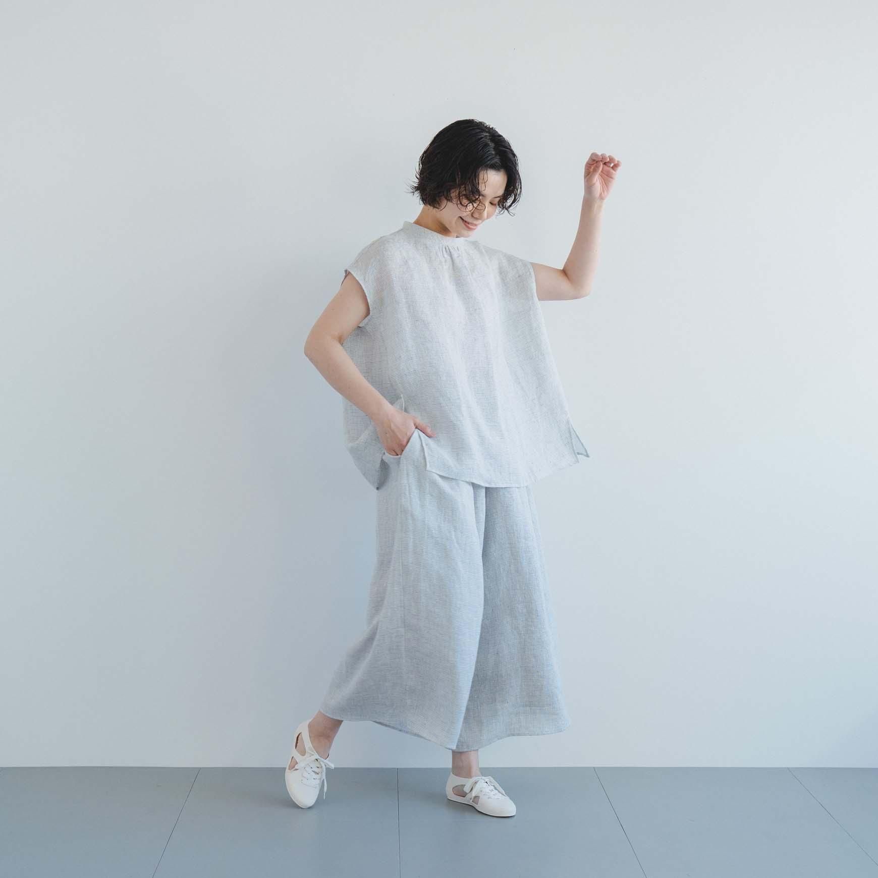 D の リネンチェックフレンチスリーブブラウス