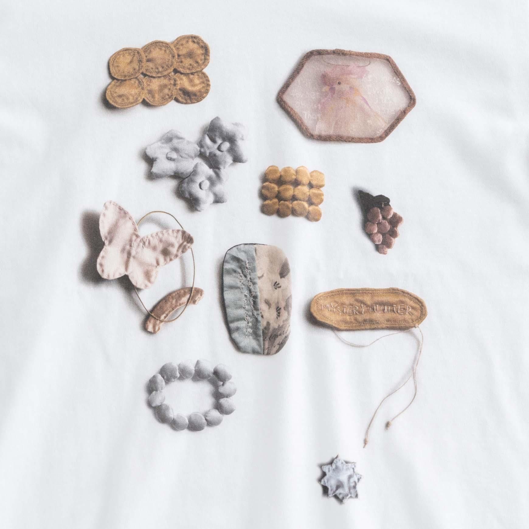 「CLASKA(クラスカ)」の Tシャツ BROOCH 外山夏緒展