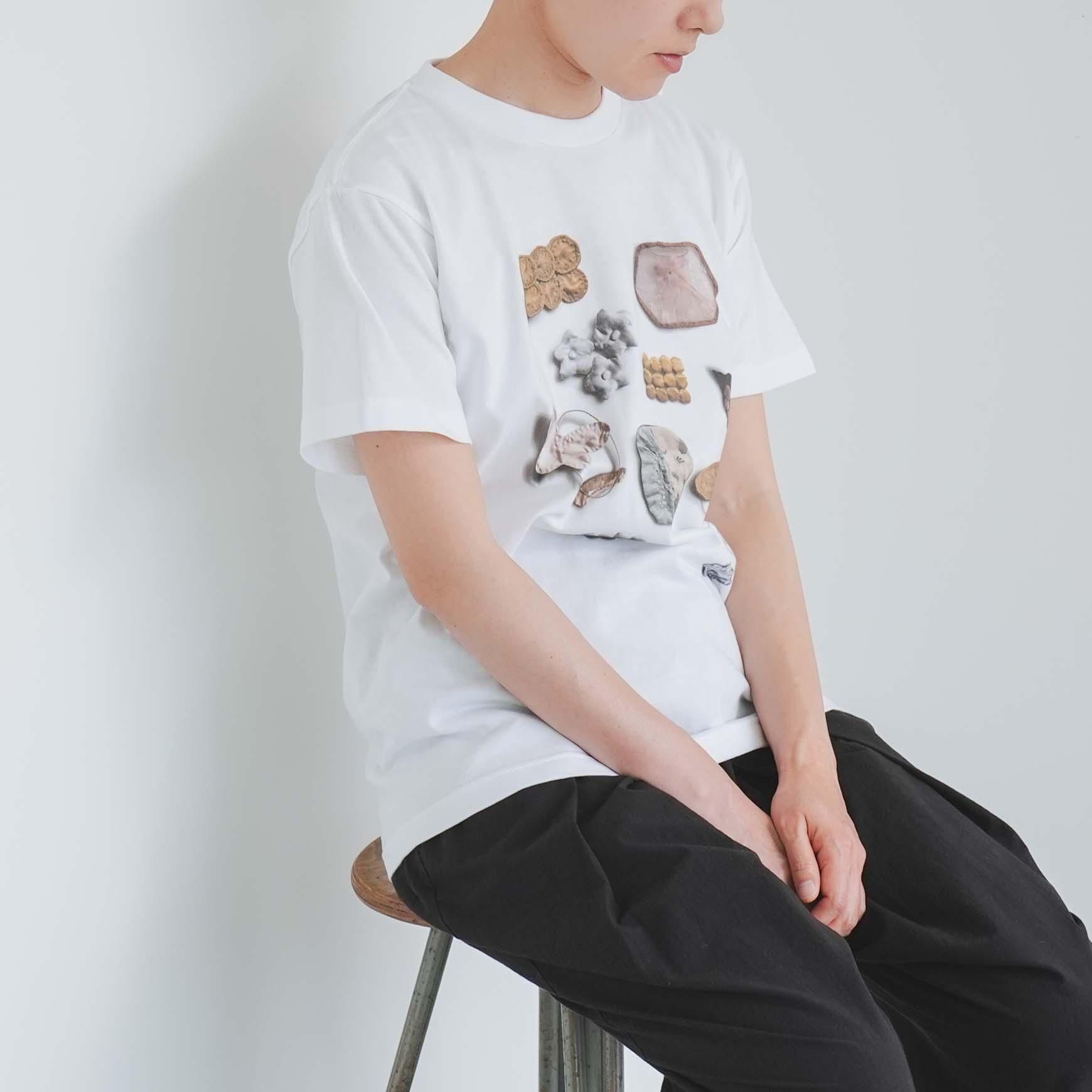 「CLASKA(クラスカ)」の Tシャツ BROOCH 外山夏緒展