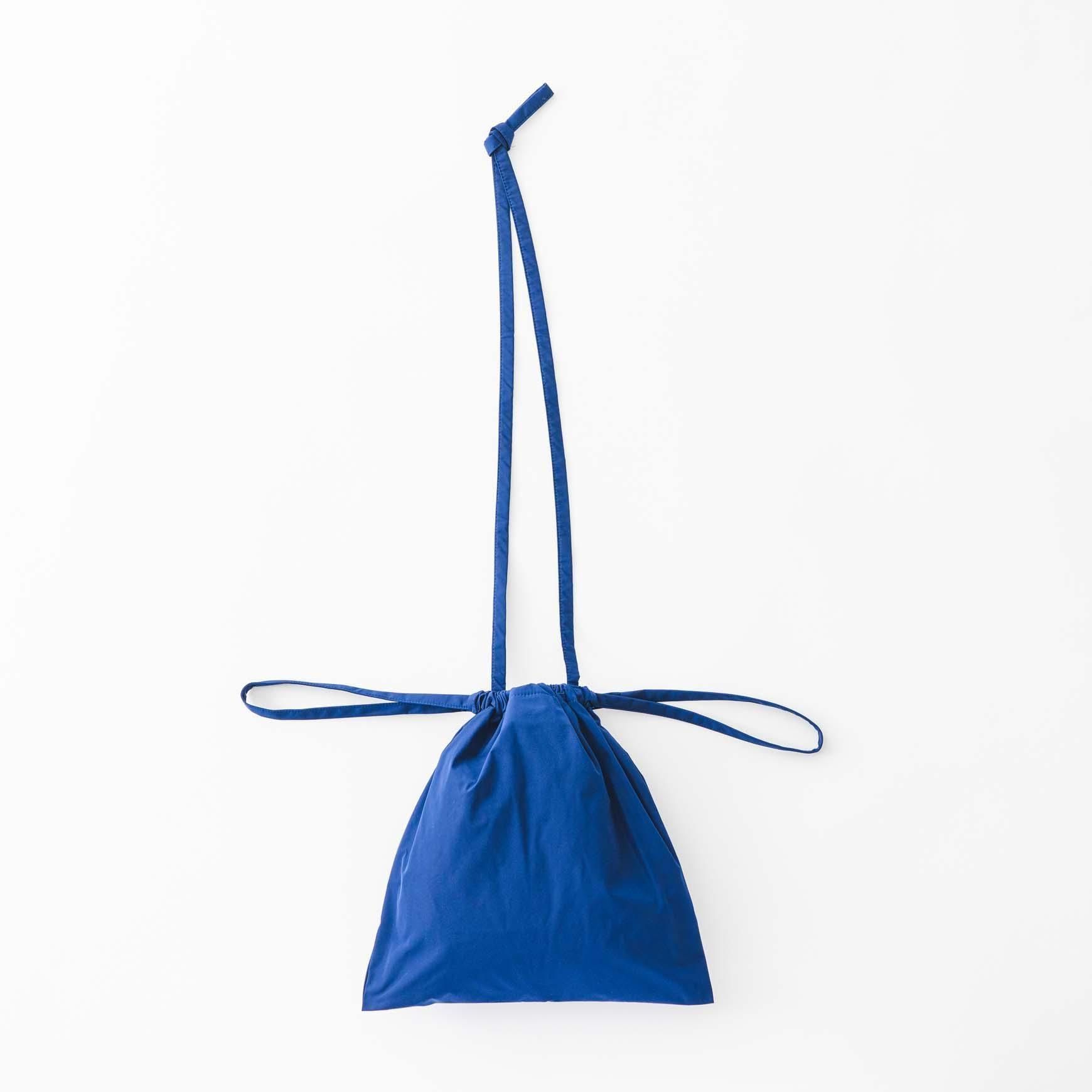 Drawstring bag with strap / ブルー