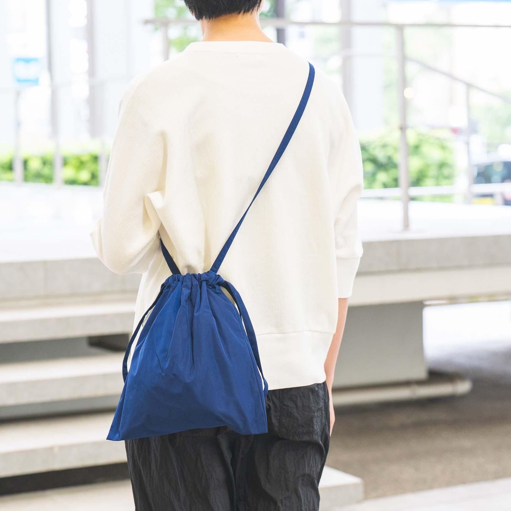 Drawstring bag with strap / ブルー