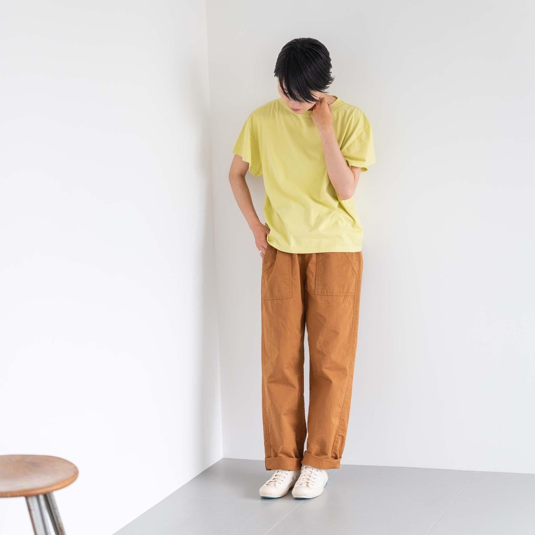 「CLASKA(クラスカ)」発のアパレルブランド「HAU(ハウ)」の easy pants