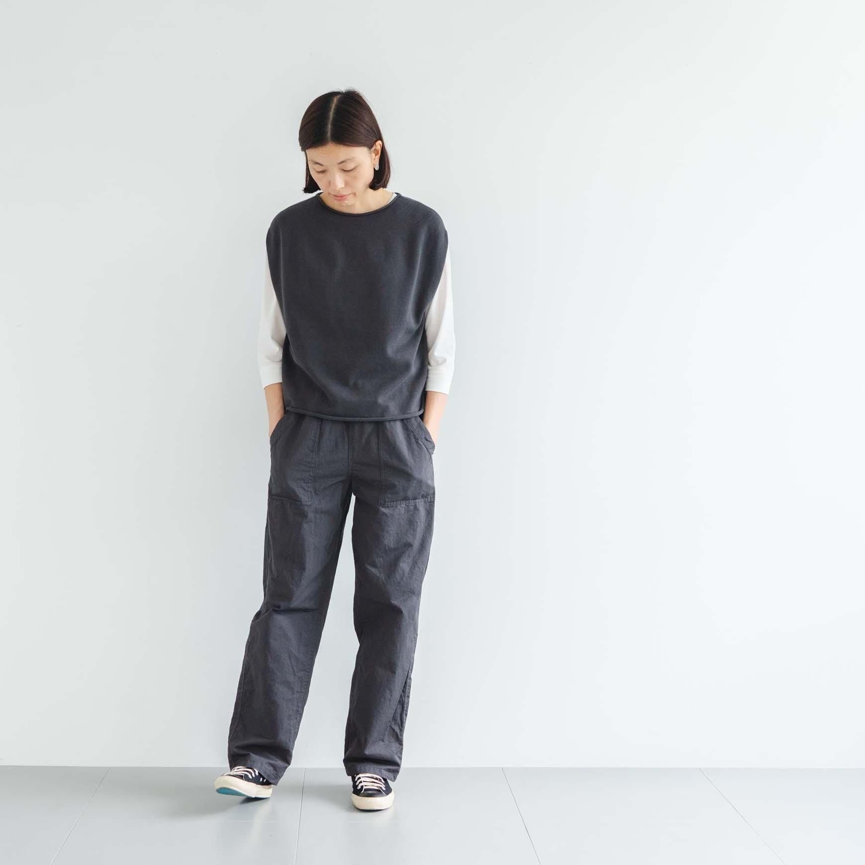「CLASKA(クラスカ)」発のアパレルブランド「HAU(ハウ)」の easy pants