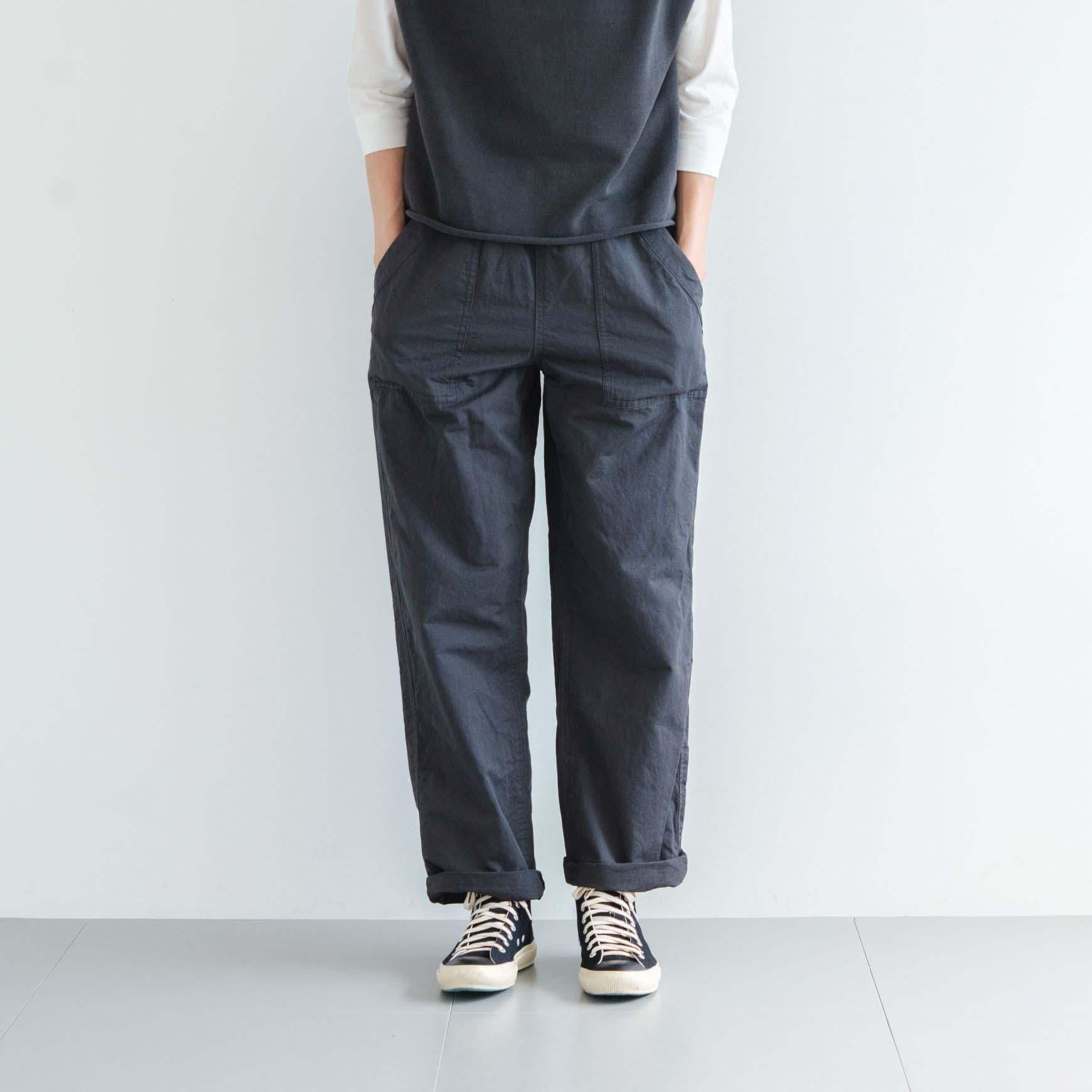 「CLASKA(クラスカ)」発のアパレルブランド「HAU(ハウ)」の easy pants