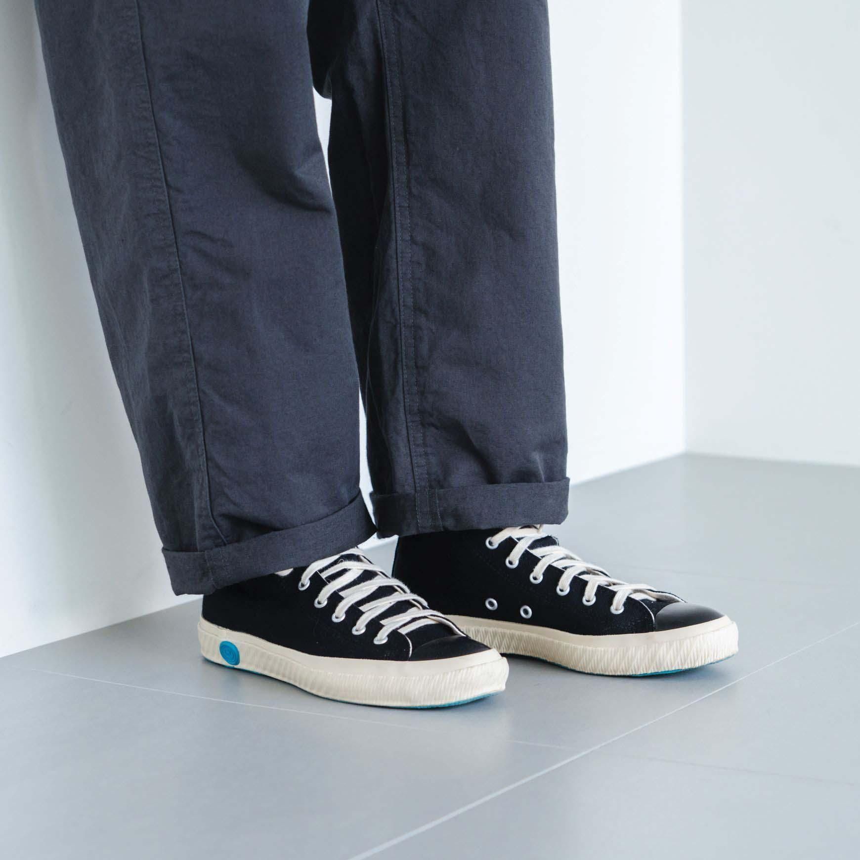 「CLASKA(クラスカ)」発のアパレルブランド「HAU(ハウ)」の easy pants