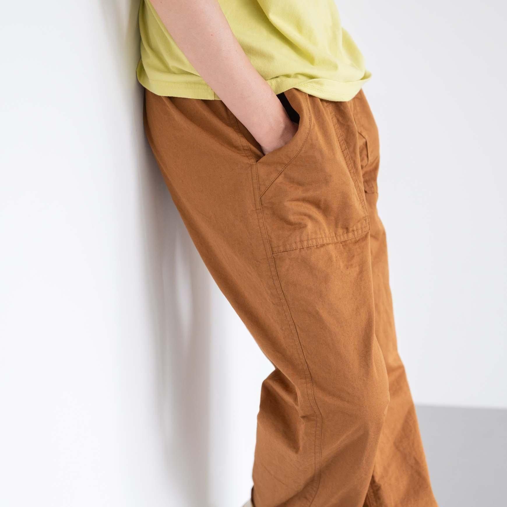 「CLASKA(クラスカ)」発のアパレルブランド「HAU(ハウ)」の easy pants