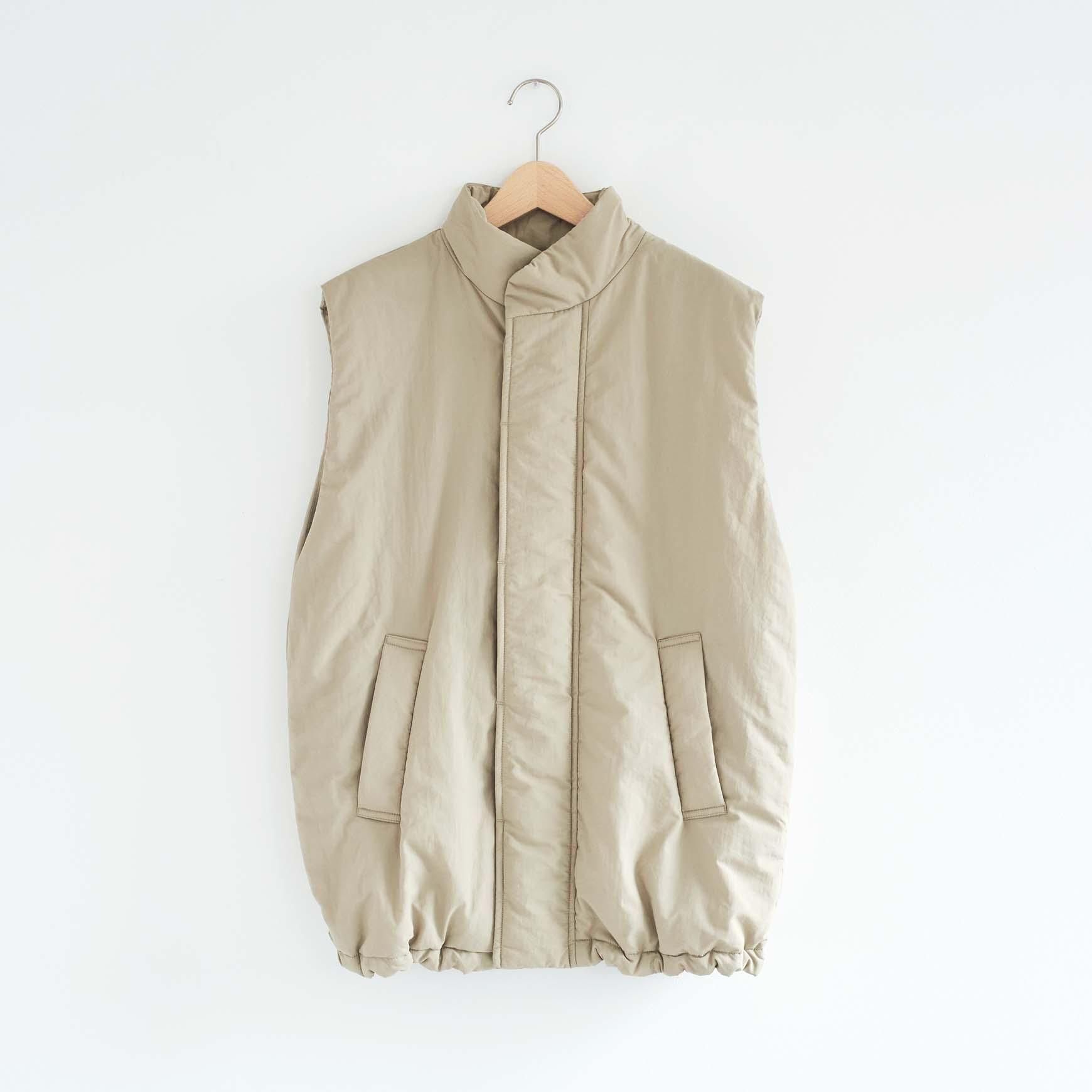 「CLASKA(クラスカ)」発のアパレルブランド「ata(アタ)」の vest 1. / ベージュ