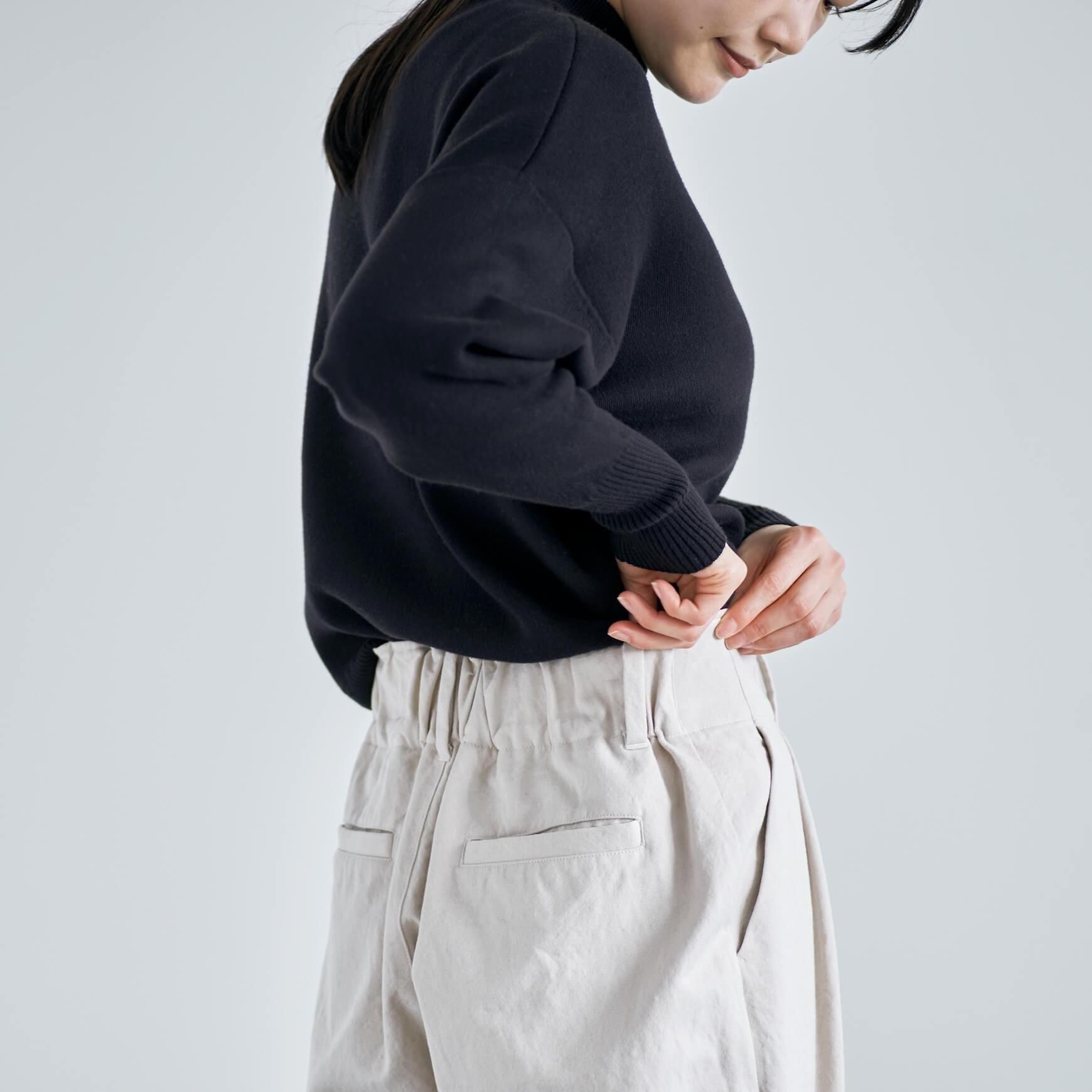 「CLASKA(クラスカ)」発のアパレルブランド「HAU(ハウ)」の pants
