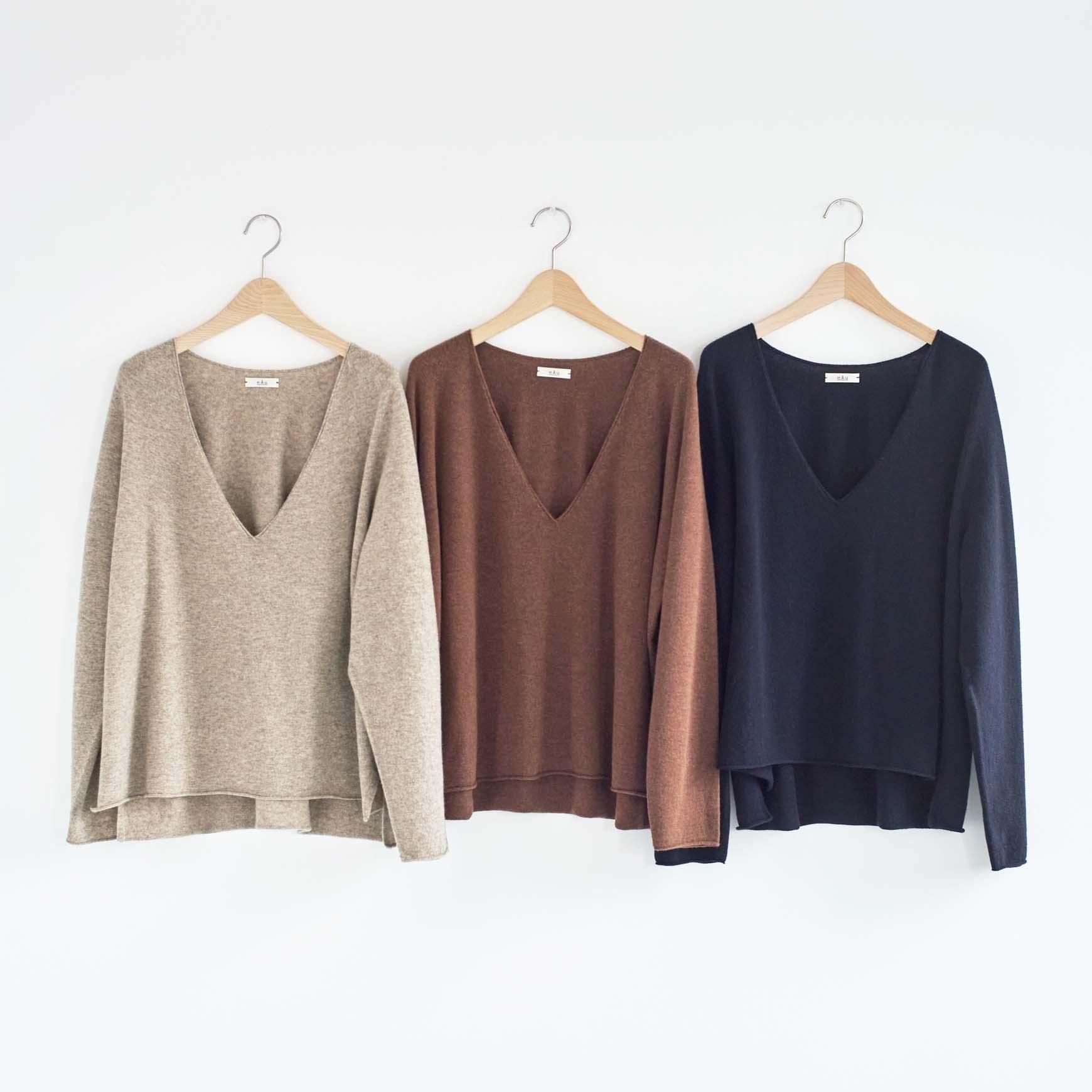 HAU の v neck knit