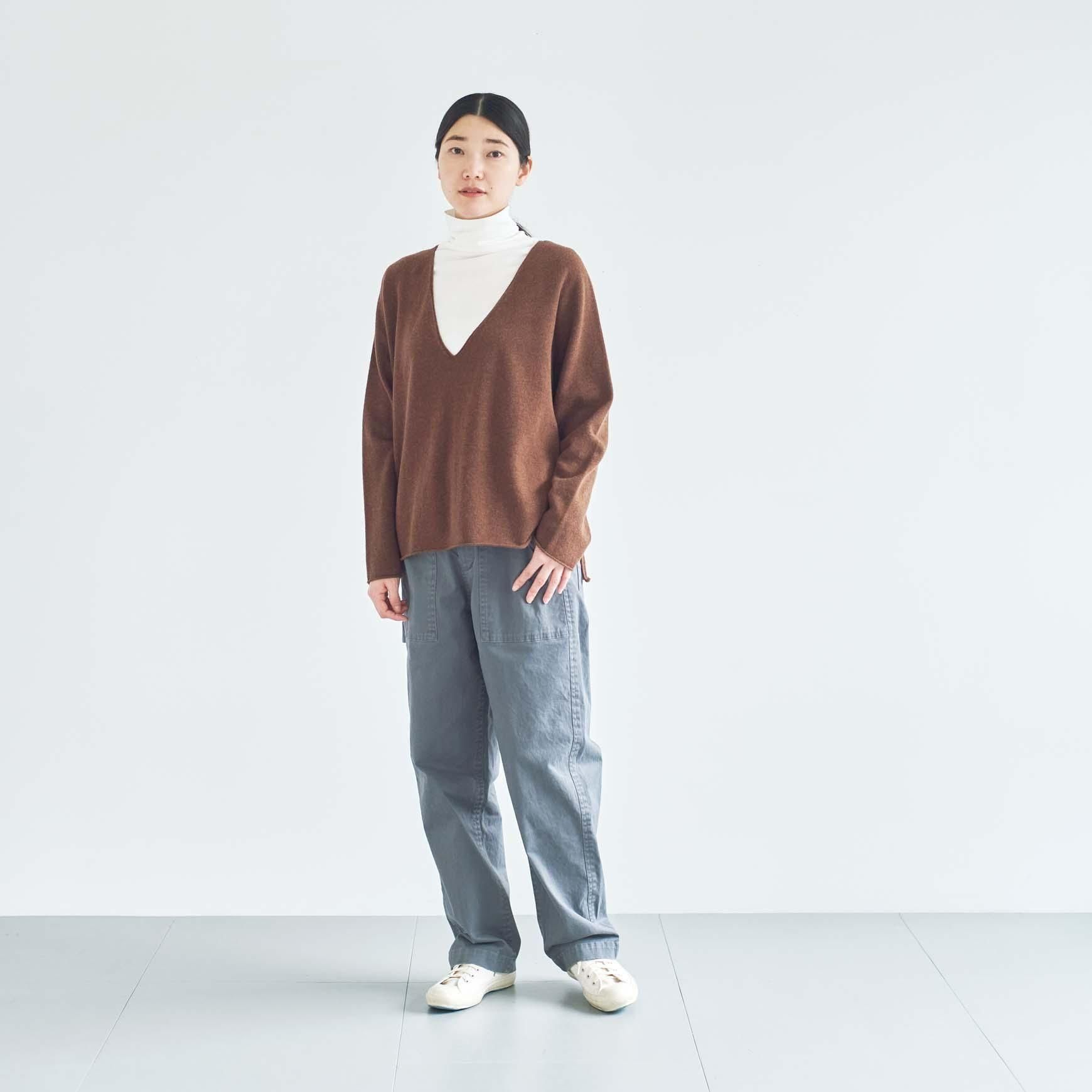 HAU の v neck knit