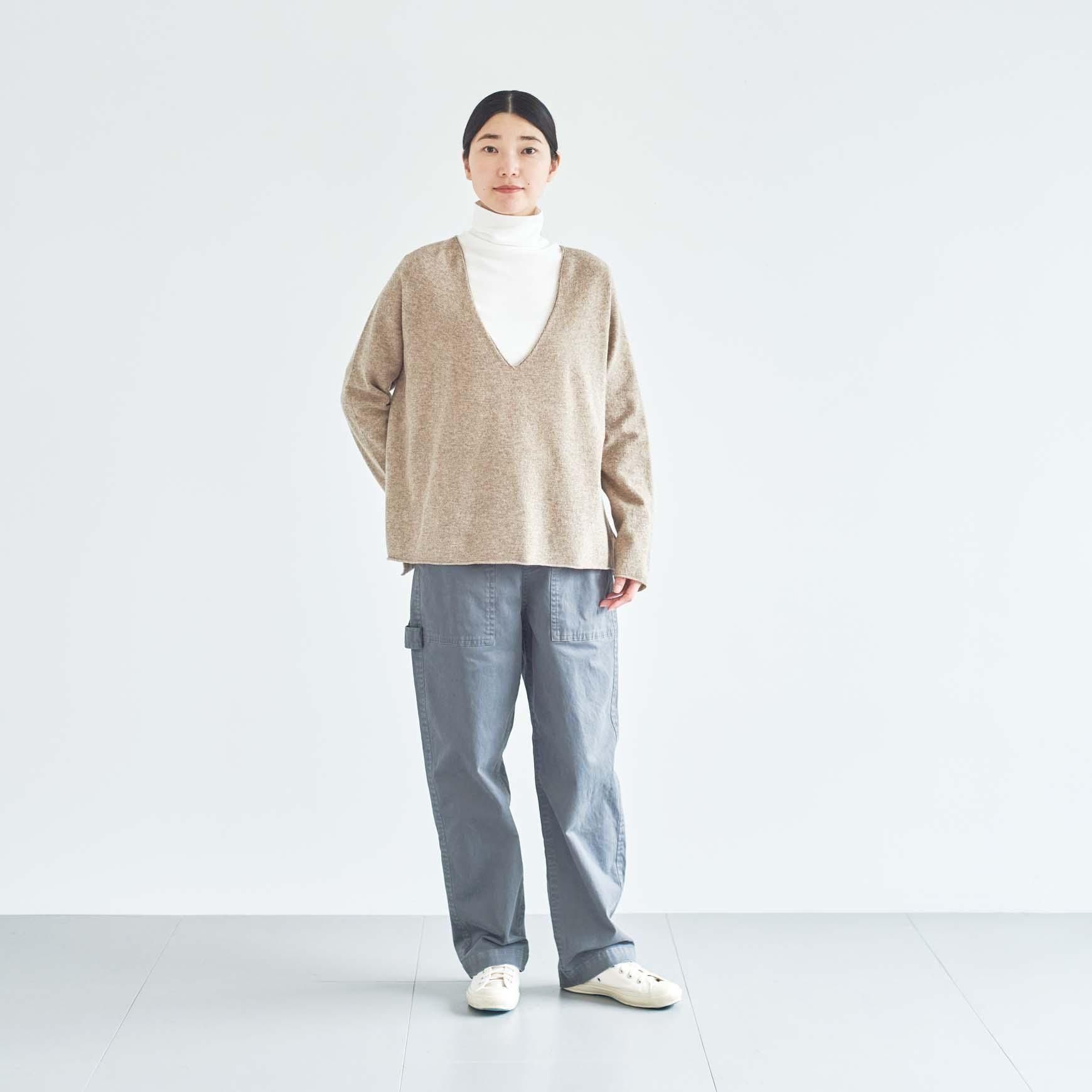 HAU の v neck knit